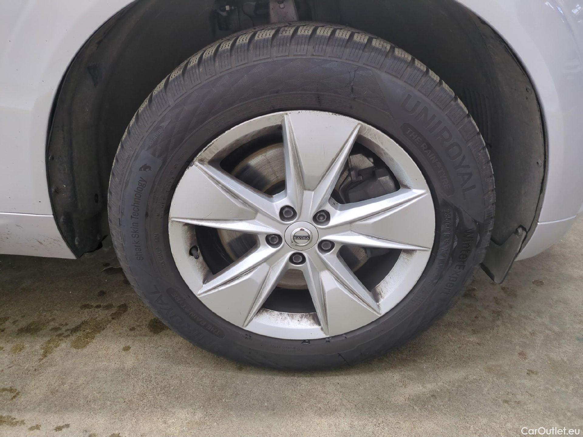  Volvo  XC60 VOLVO  5p SUV B4 AWD 197 Geartro 8 Momentum #8