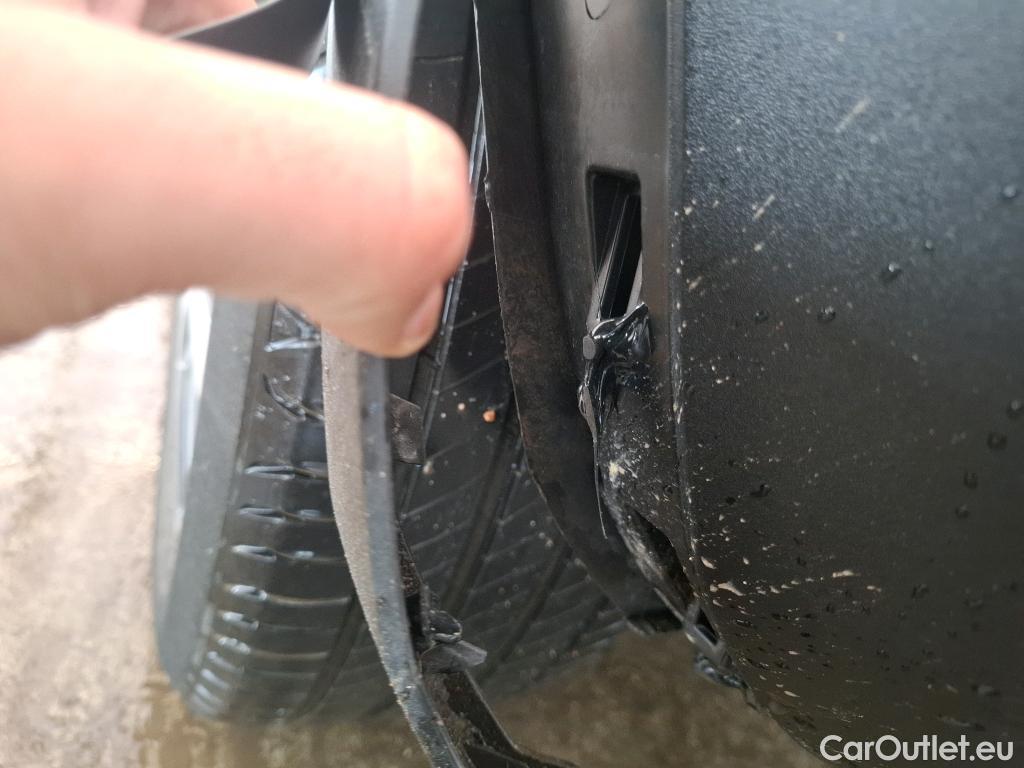  Peugeot  3008  Allure Pack 1.5 HDi 130CV BVA8 E6d #25