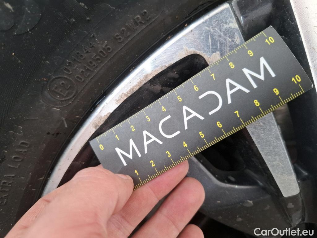  Peugeot  3008  Allure Pack 1.5 HDi 130CV BVA8 E6d #37