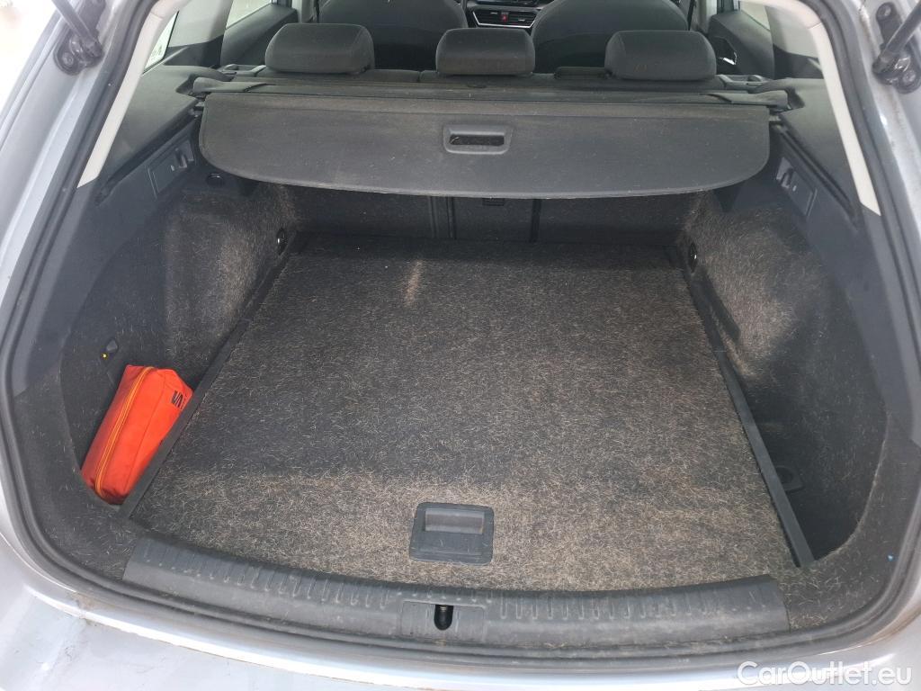  Seat  Leon SEAT  Sportstourer / 2020 / 5P / Break 1.0 eTSI 110 DSG S&S Style Business #77