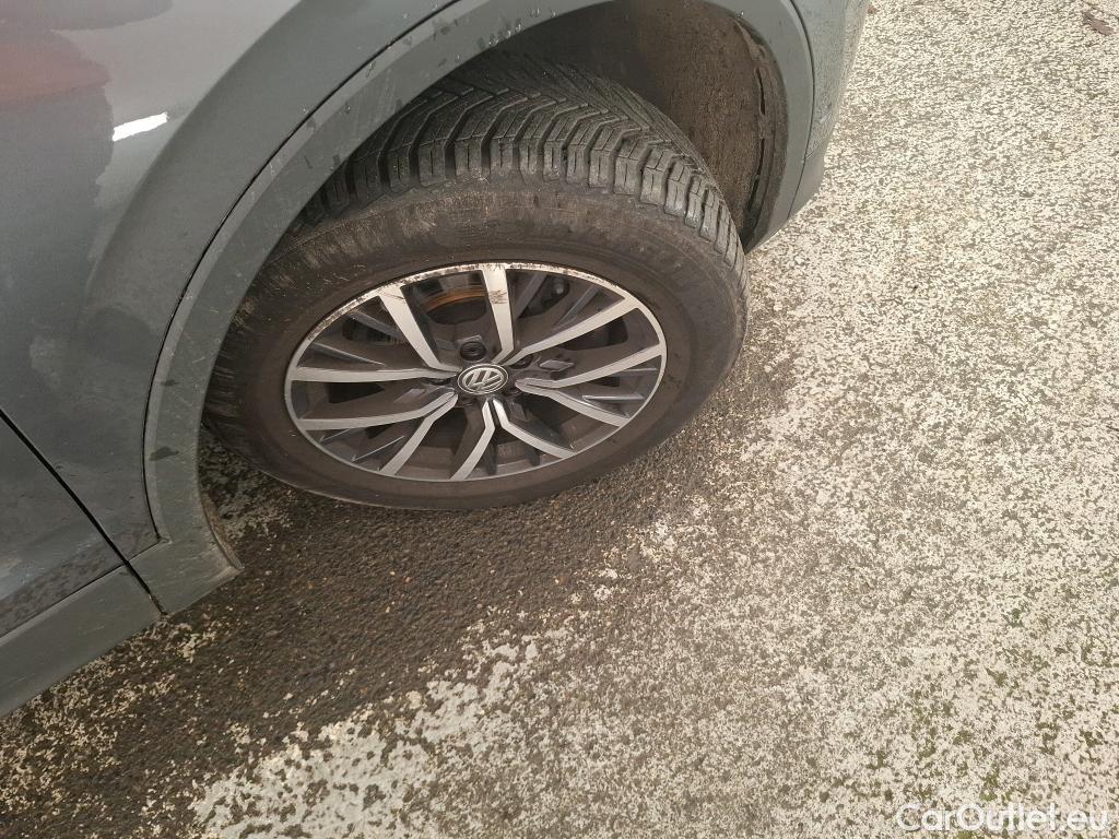  Volkswagen  Tiguan VOLKSWAGEN  Allspace / 2017 / 5P / SUV 2.0 TDI 150 DSG7 Confortline Business #32