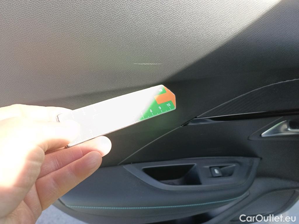  Peugeot  2008 PEUGEOT  / 2019 / 5P / todoterreno Allure Pack BlueHDI 81kW (110CV) #4