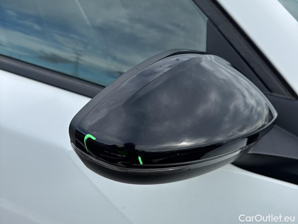  Peugeot  2008 PEUGEOT  / 2019 / 5P / todoterreno Allure BlueHDI 81kW (110CV) #28