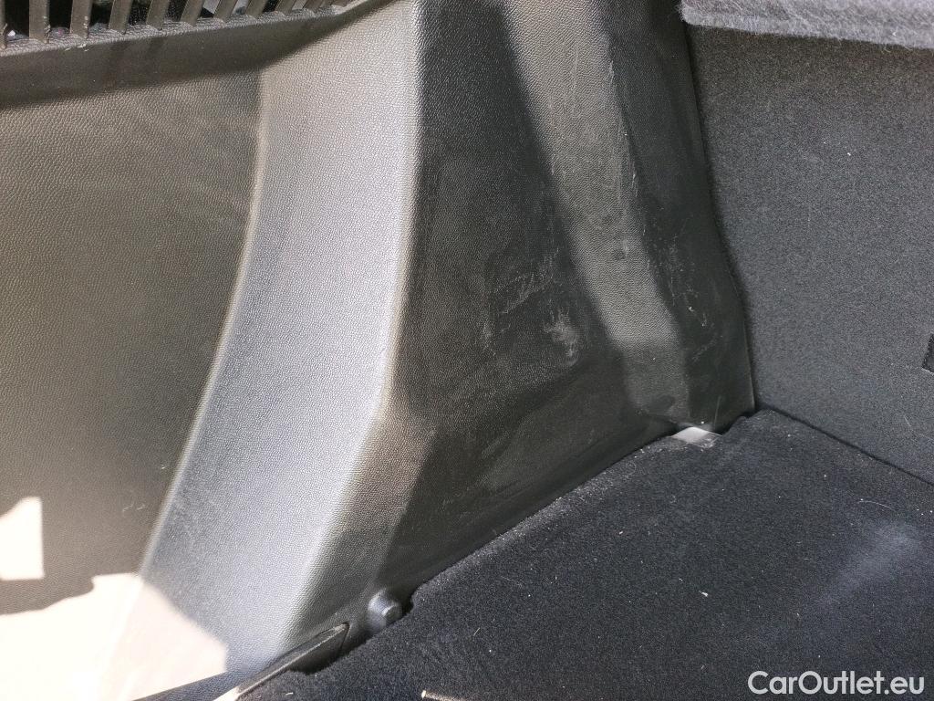  Peugeot  2008 PEUGEOT  / 2019 / 5P / todoterreno Allure Pack BlueHDI 81kW (110CV) #9