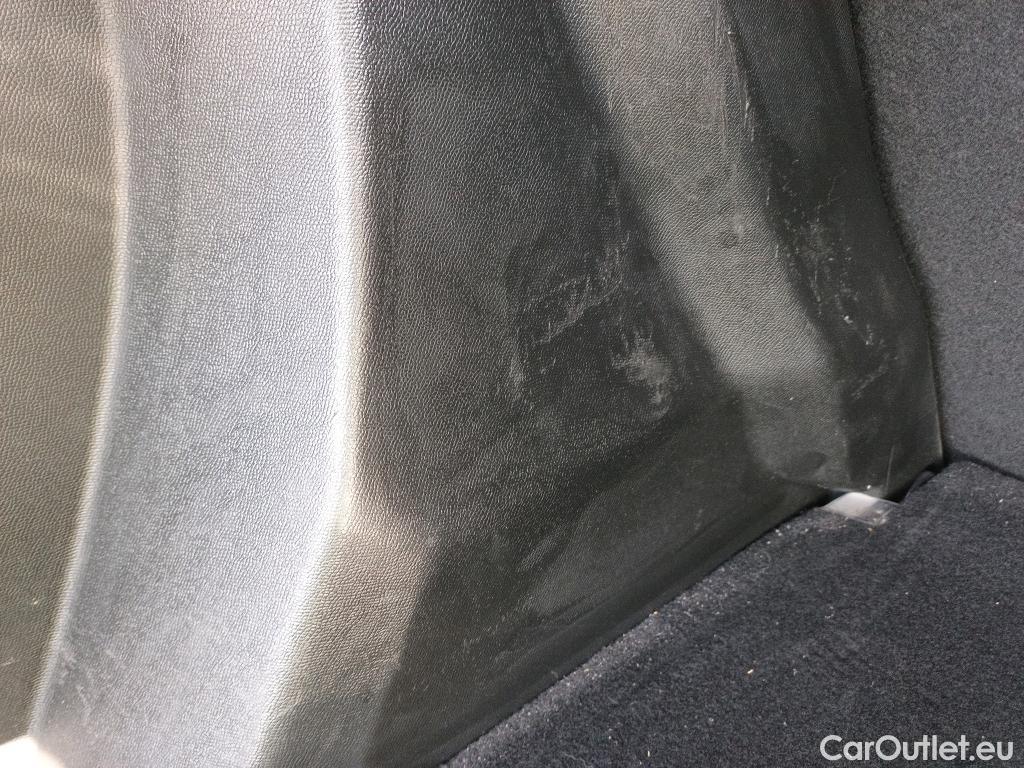  Peugeot  2008 PEUGEOT  / 2019 / 5P / todoterreno Allure Pack BlueHDI 81kW (110CV) #10