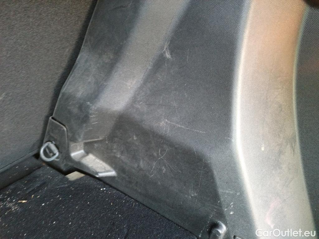  Peugeot  2008 PEUGEOT  / 2019 / 5P / todoterreno Allure BlueHDI 81kW (110CV) #8