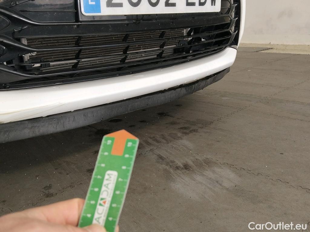  Toyota  Yaris TOYOTA  / 2017 / 5P / berlina con portón 1.5 100H Active #15