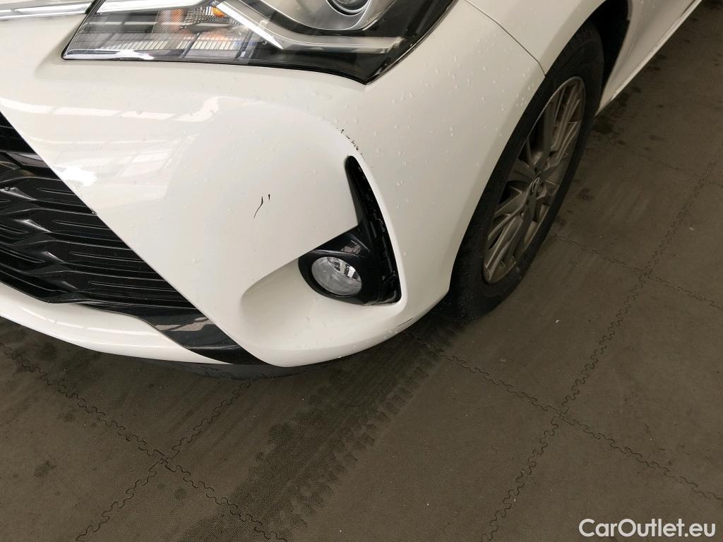  Toyota  Yaris TOYOTA  / 2017 / 5P / berlina con portón 1.5 100H Active #1