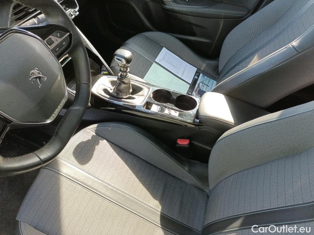  Peugeot  2008 PEUGEOT  / 2019 / 5P / todoterreno Allure Pack BlueHDI 81kW (110CV) #18