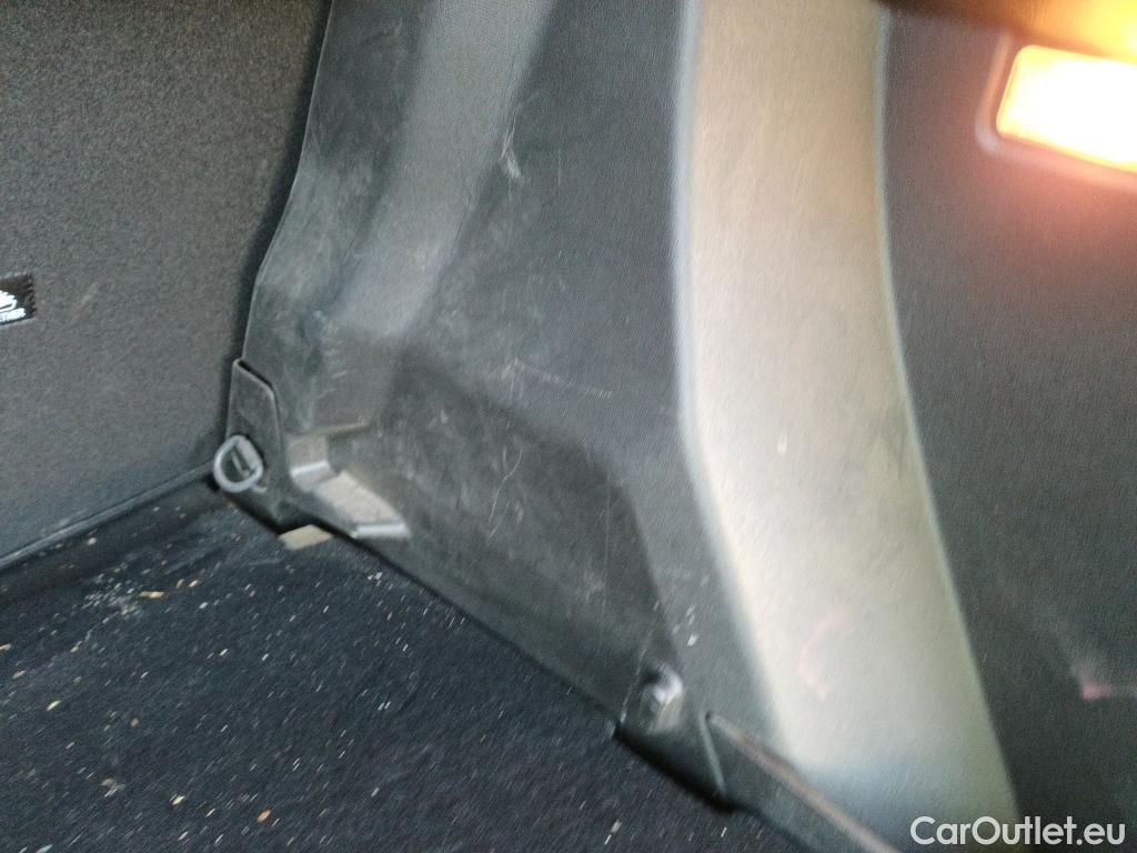  Peugeot  2008 PEUGEOT  / 2019 / 5P / todoterreno Allure BlueHDI 81kW (110CV) #7