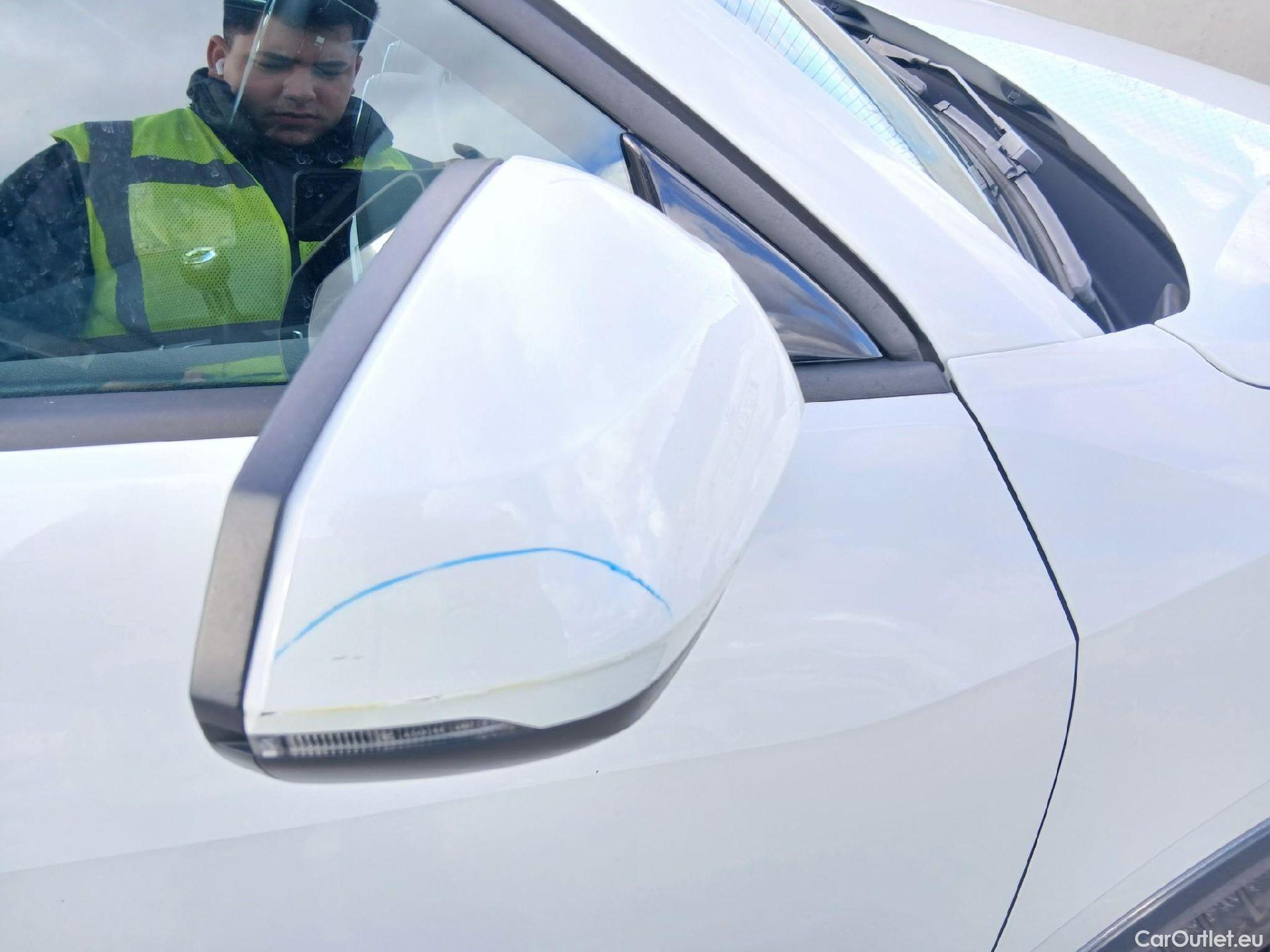  Audi  Q2 AUDI  / 2016 / 5P / todoterreno Design 30 TFSI 85kW (116CV) #31