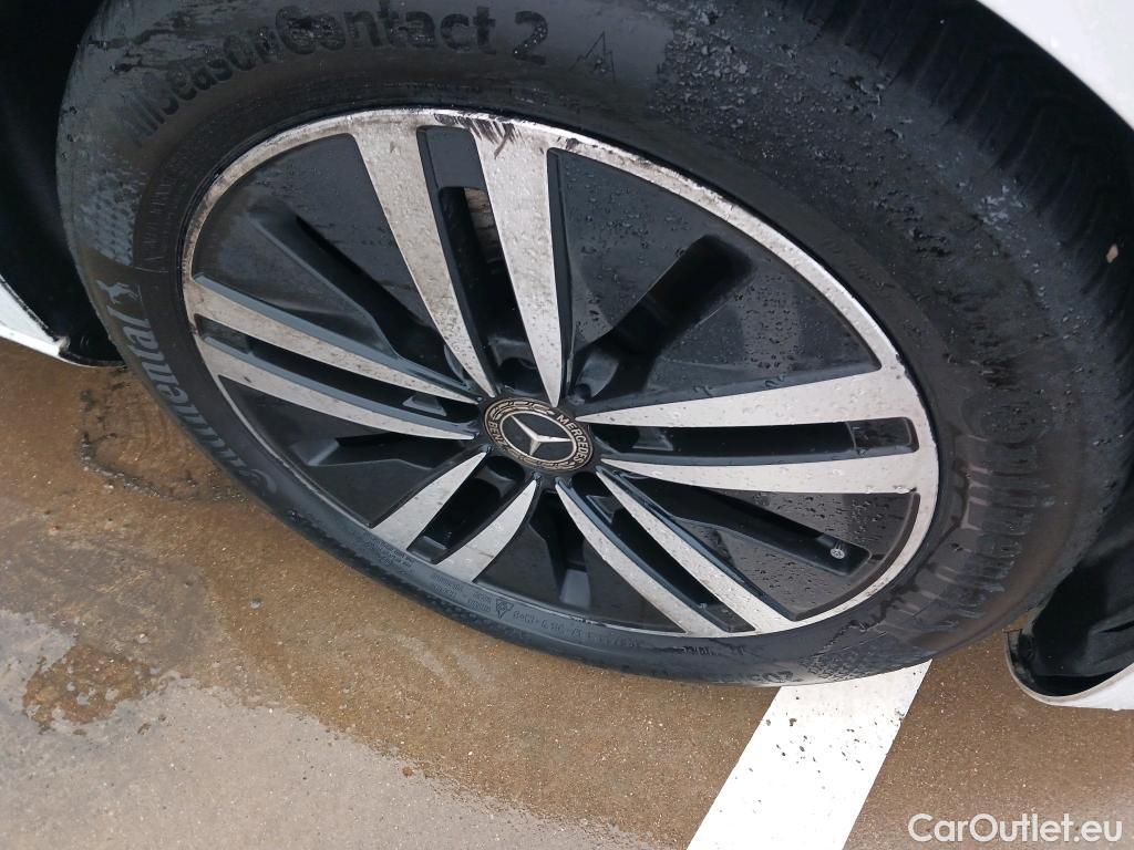  Mercedes  A-Klasse MERCEDES-BENZ Clase A / 2018 / 5P / berlina con portón A 180 d #3