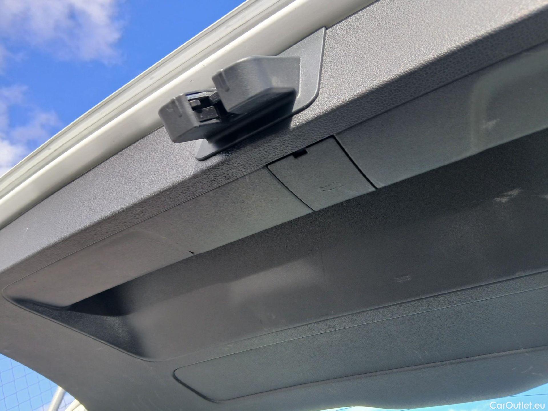  Audi  Q2 AUDI  / 2016 / 5P / todoterreno Design 30 TFSI 85kW (116CV) #4