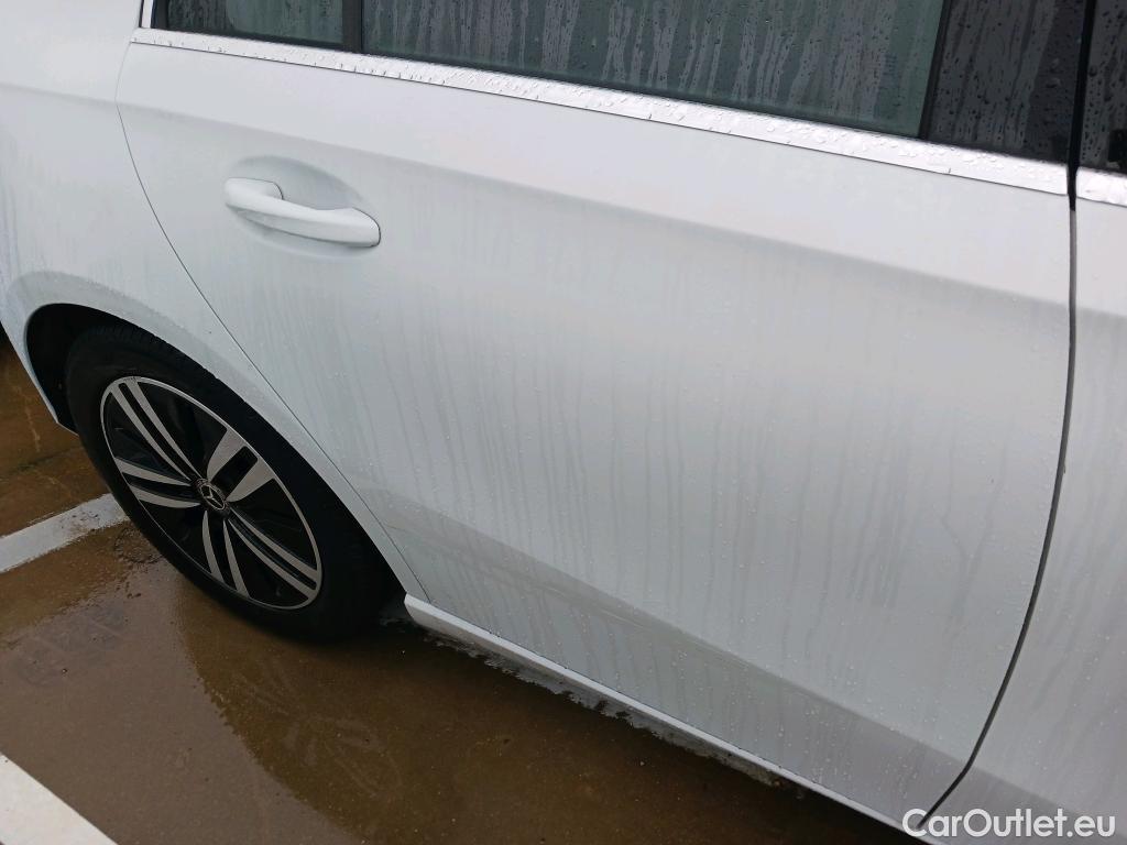  Mercedes  A-Klasse MERCEDES-BENZ Clase A / 2018 / 5P / berlina con portón A 180 d #17