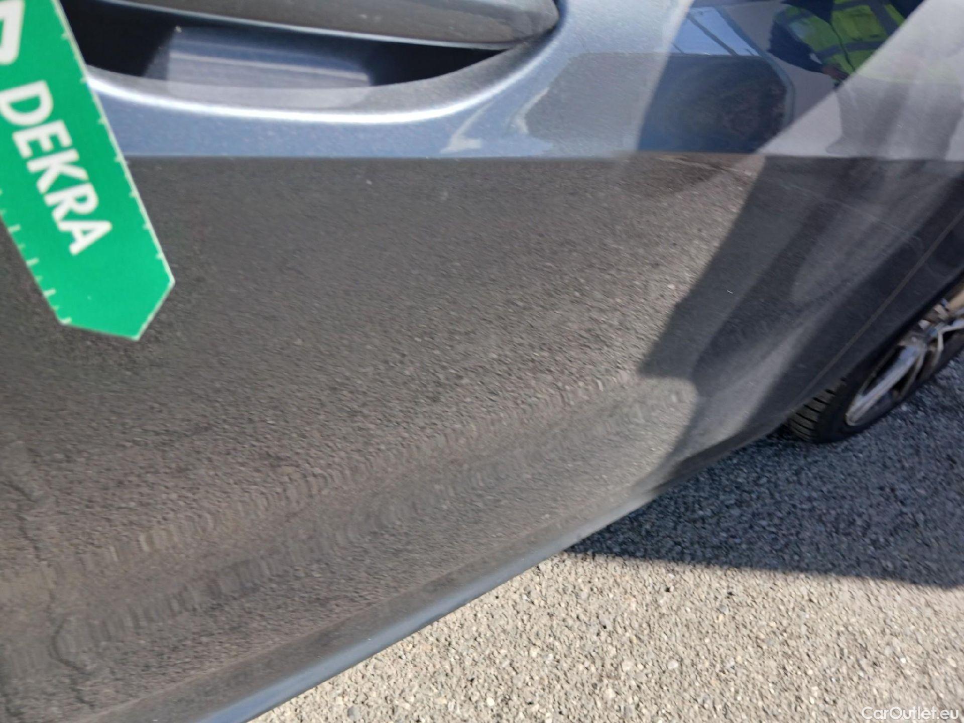  Bmw  Serie 1 BMW  / 2019 / 5P / berlina con portón 118i #33