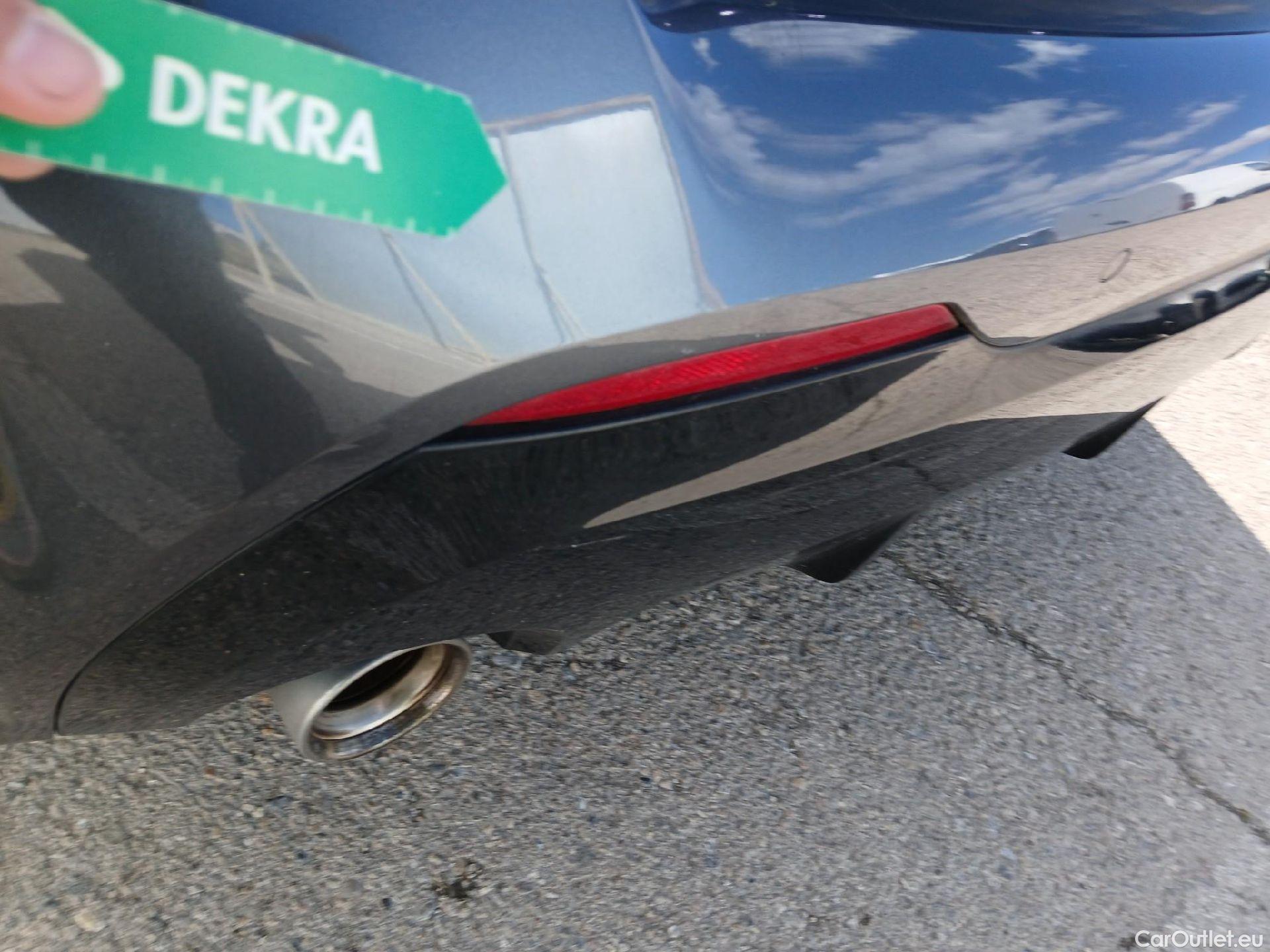  Bmw  Serie 1 BMW  / 2019 / 5P / berlina con portón 118i #23