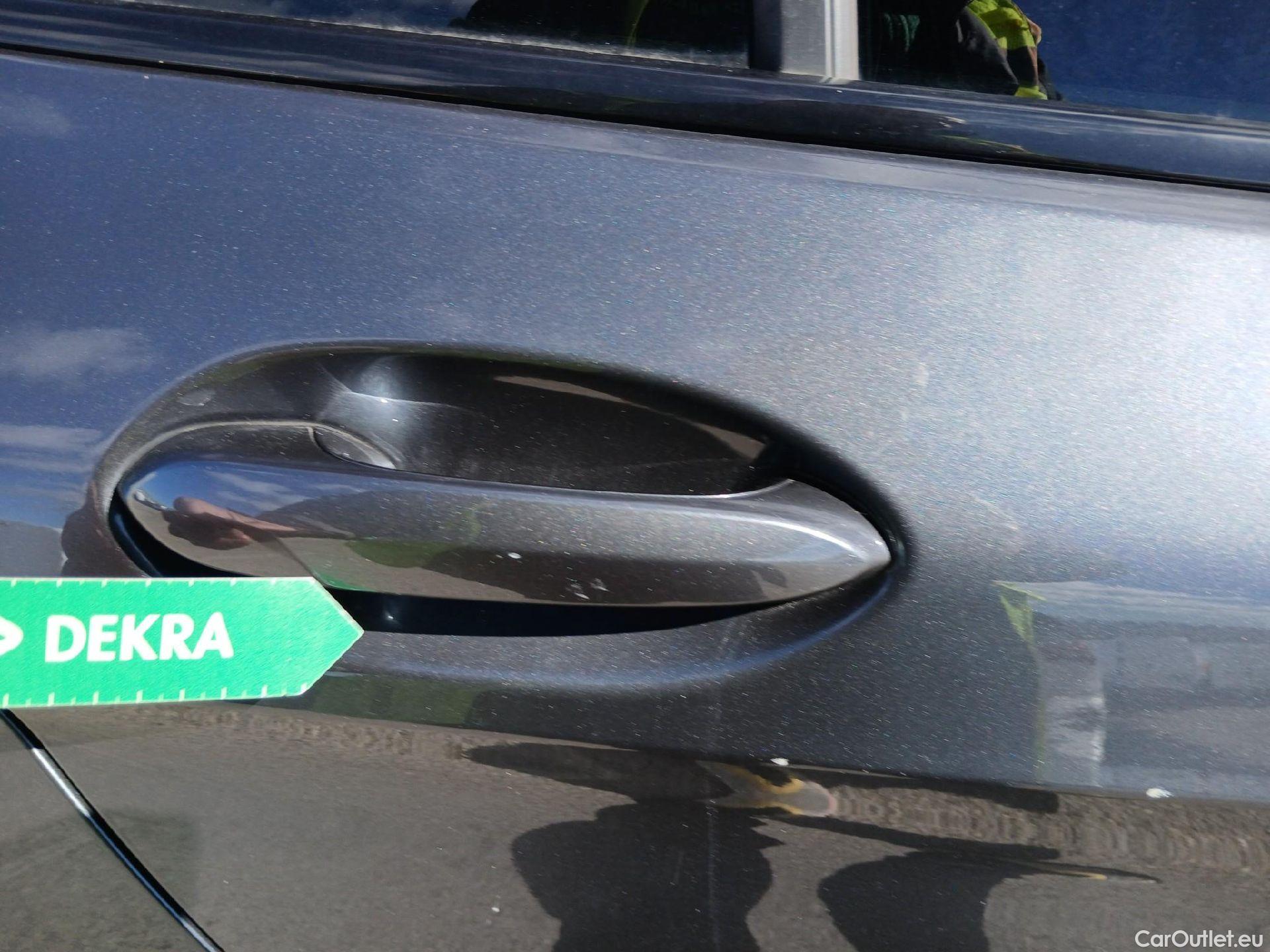  Bmw  Serie 1 BMW  / 2019 / 5P / berlina con portón 118i #32