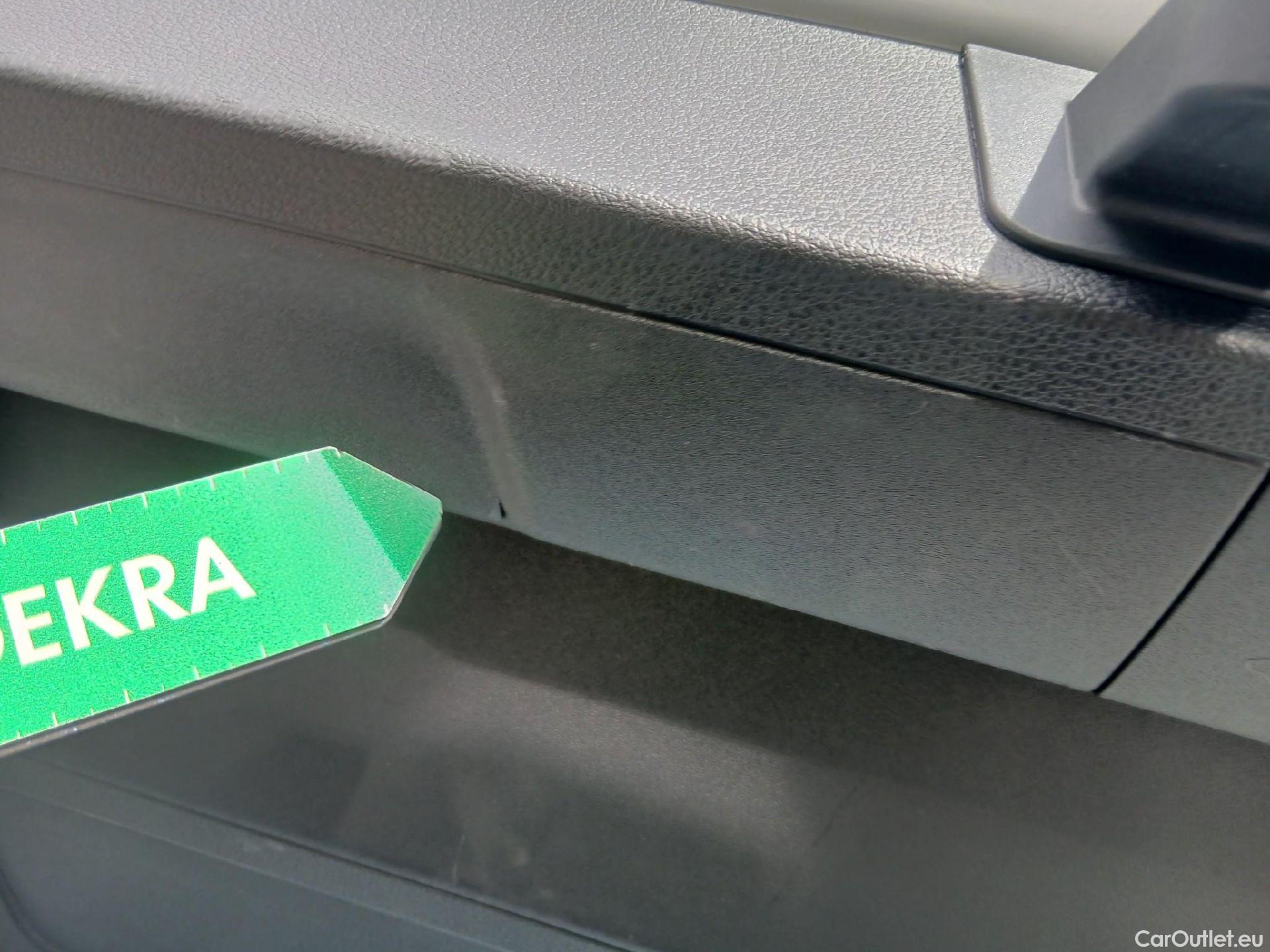  Audi  Q2 AUDI  / 2016 / 5P / todoterreno Design 30 TFSI 85kW (116CV) #3