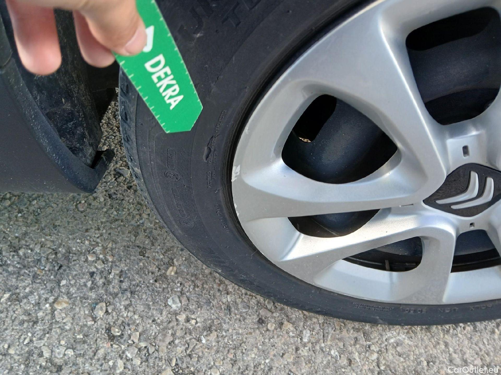  Citroen  C3 CITROEN  / 2020 / 5P / berlina con portón BlueHDi 75KW (100CV) S&S Live Pack #22