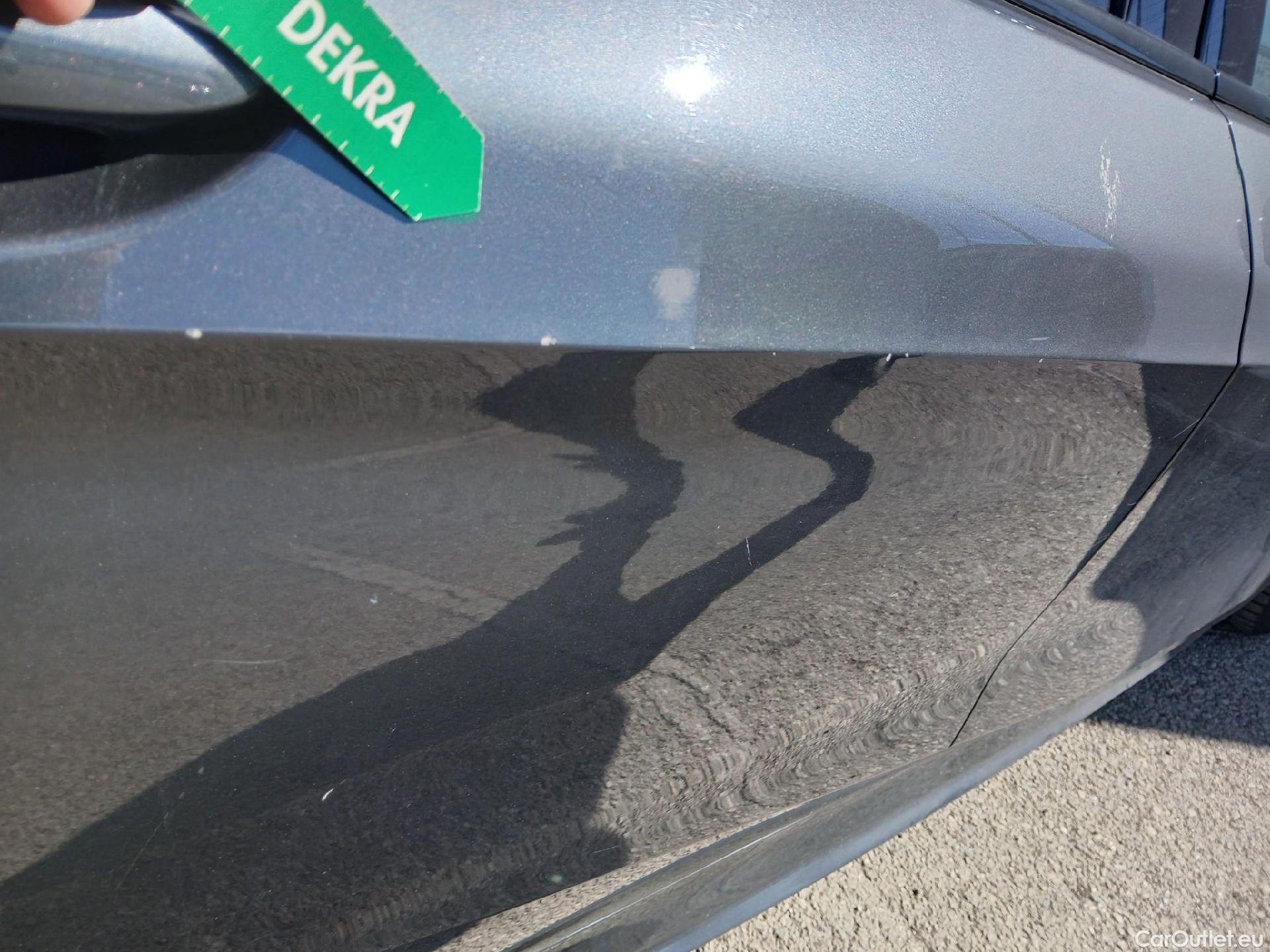  Bmw  Serie 1 BMW  / 2019 / 5P / berlina con portón 118i #30