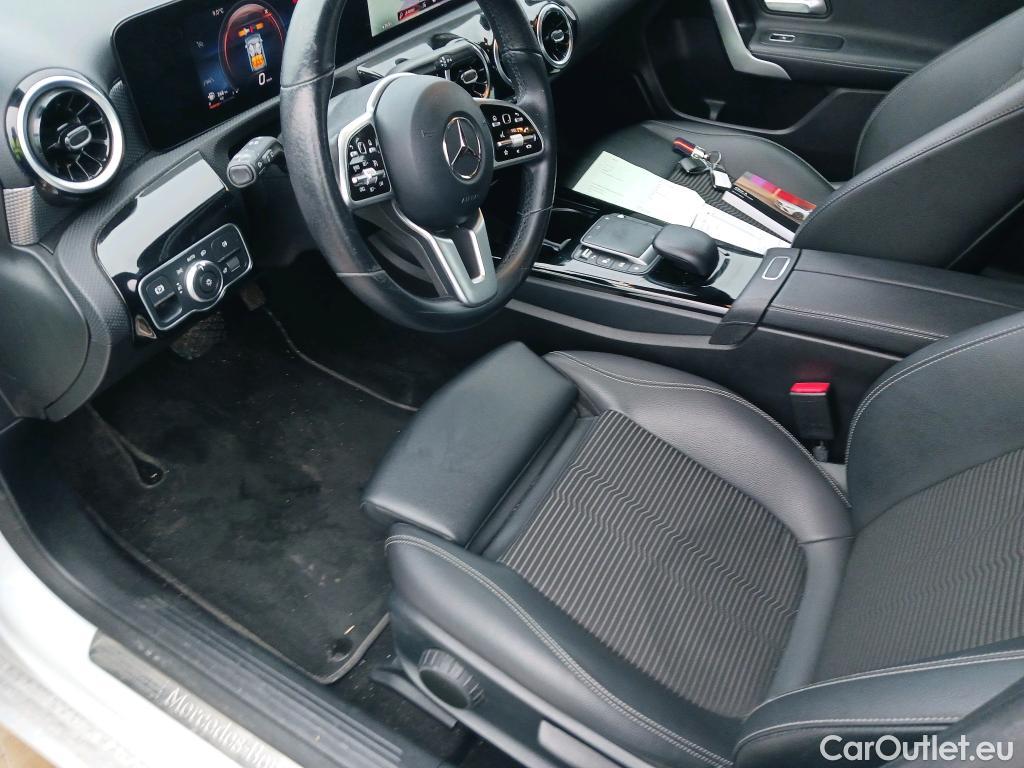  Mercedes  A-Klasse MERCEDES-BENZ Clase A / 2018 / 5P / berlina con portón A 180 d #8