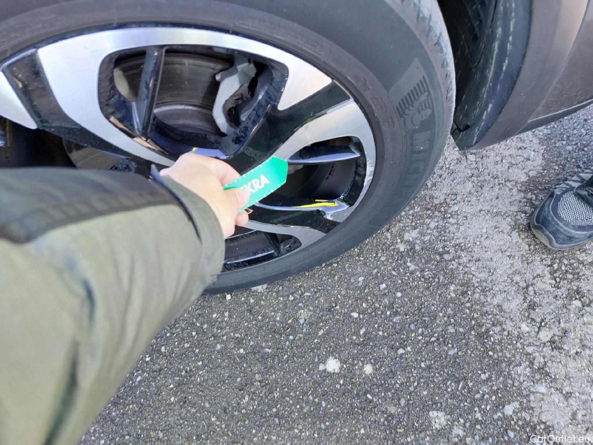  DS  DS7 DS DS 7 Crossback / 2017 / 5P / todoterreno BlueHDi DE 96kW (130CV) Auto. CHIC (AC) #13