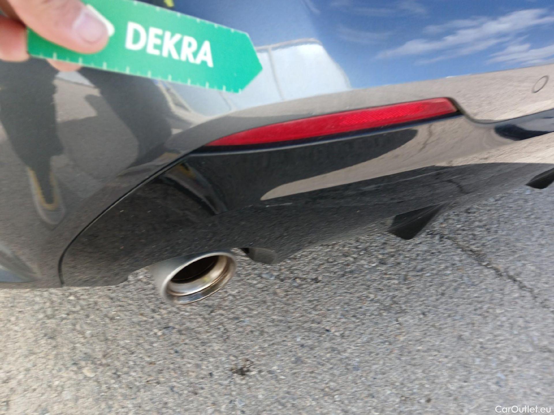  Bmw  Serie 1 BMW  / 2019 / 5P / berlina con portón 118i #24