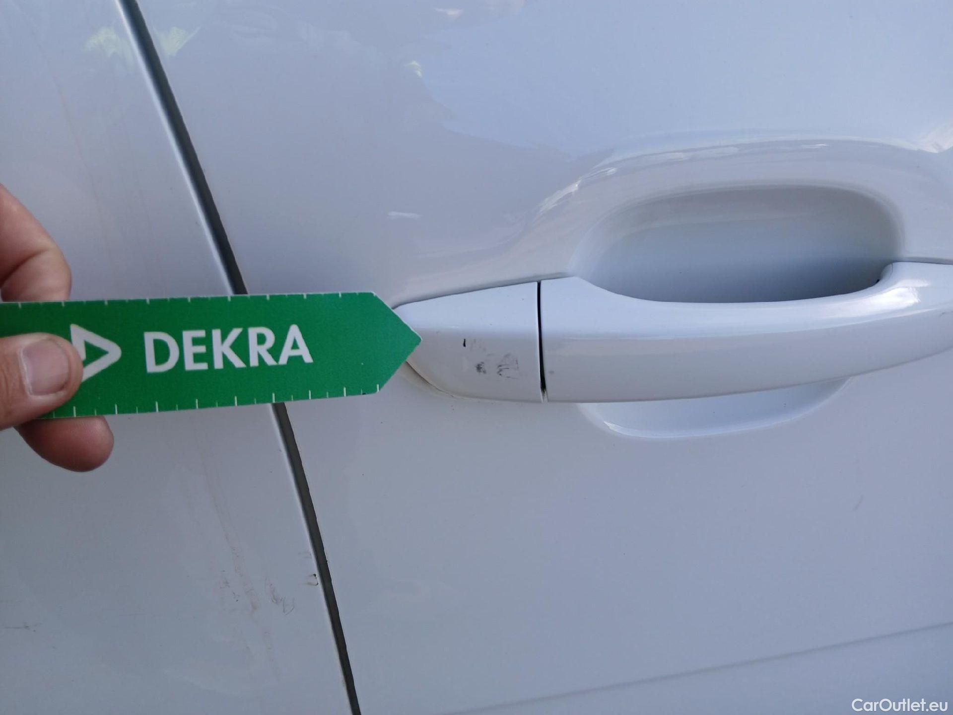  Citroen  C3 CITROEN  / 2020 / 5P / berlina con portón BlueHDi 75KW (100CV) S&S Live Pack #40