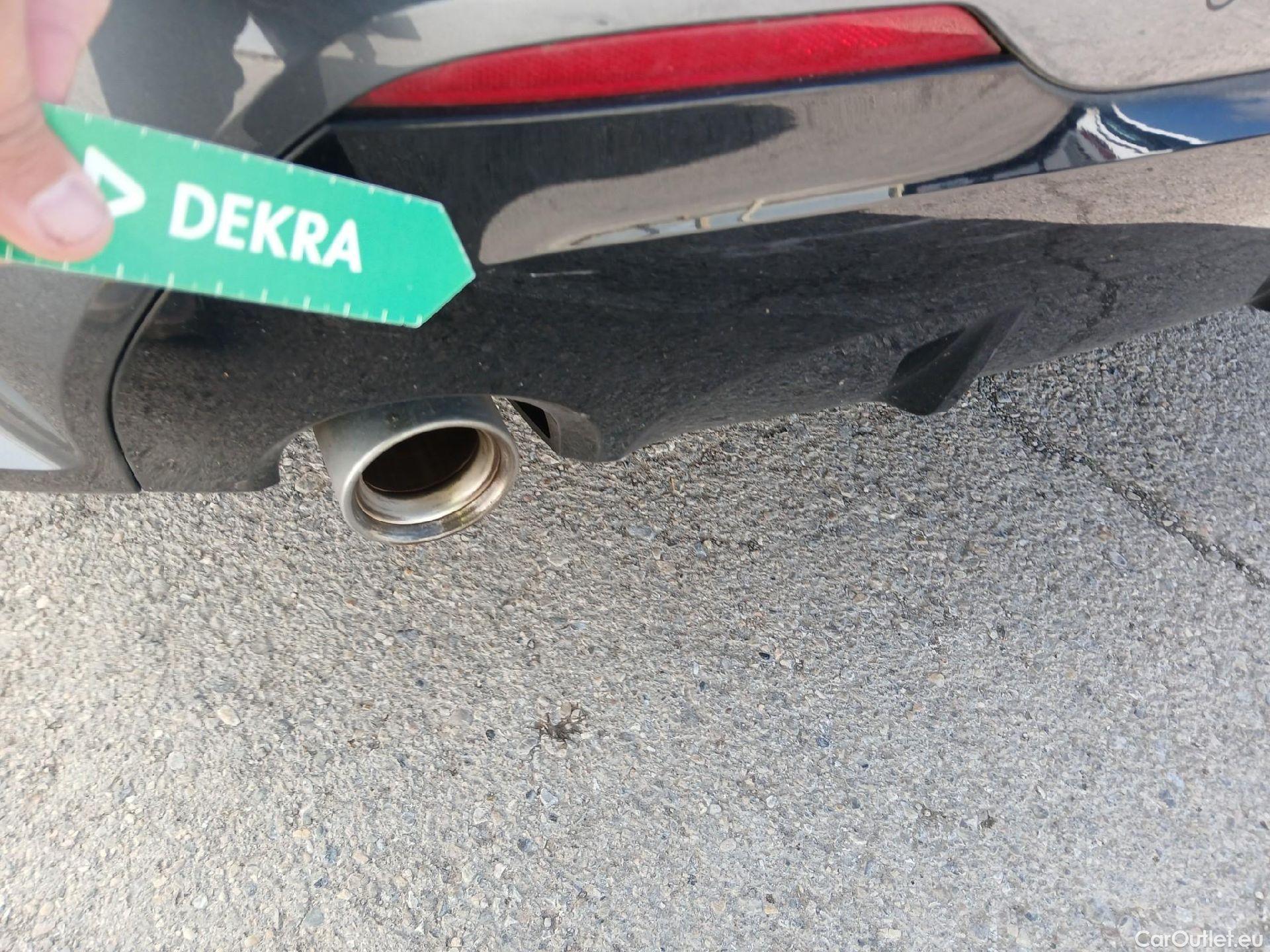  Bmw  Serie 1 BMW  / 2019 / 5P / berlina con portón 118i #25