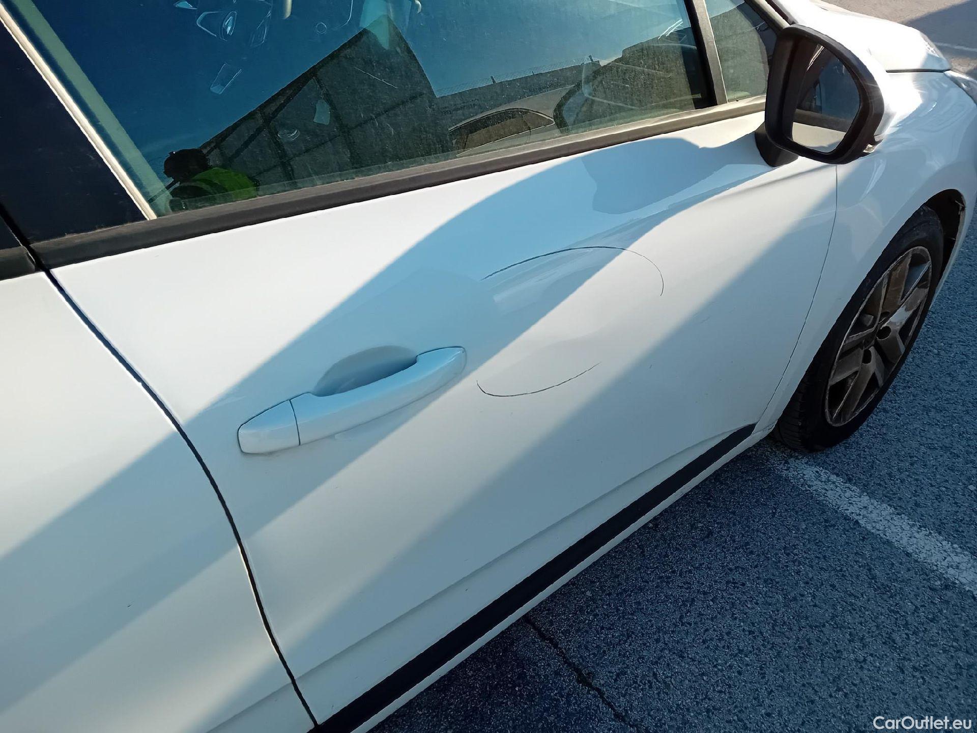  Renault  Clio RENAULT  / 2019 / 5P / berlina con portón Intens TCe 67 kW (91CV) (AC) #22