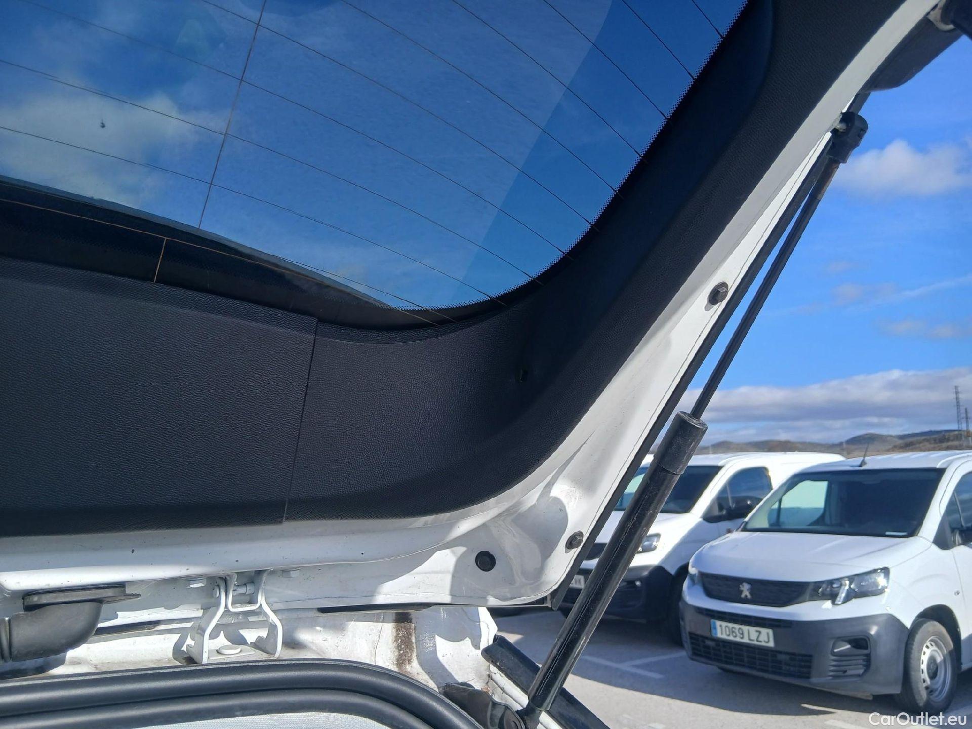  Peugeot  2008 PEUGEOT  / 2019 / 5P / todoterreno Allure BlueHDI 81kW (110CV) #2