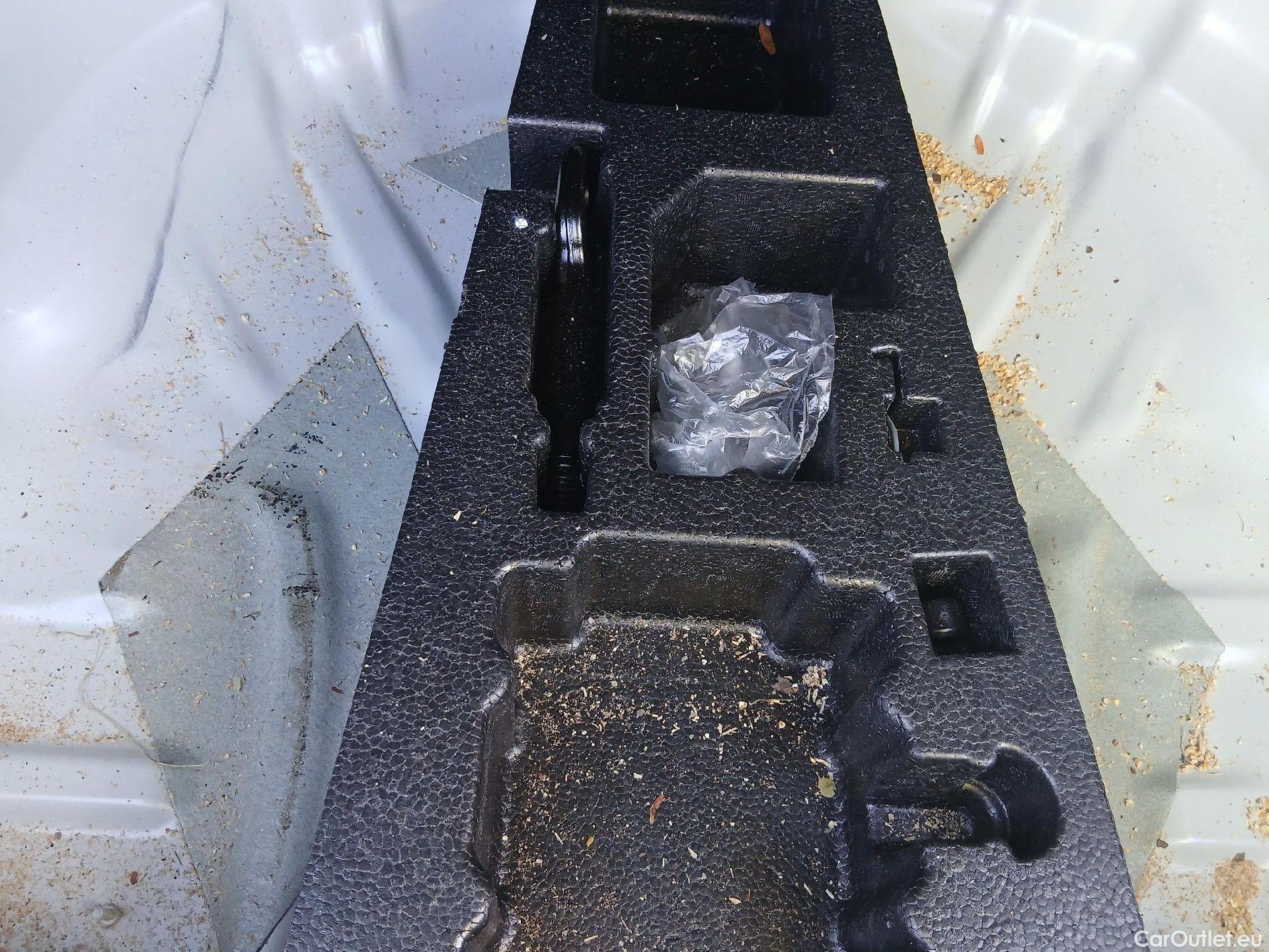  Skoda  Karoq SKODA  / 2021 / 5P / todoterreno 2.0 TDI 85kW (115CV) Ambition #4