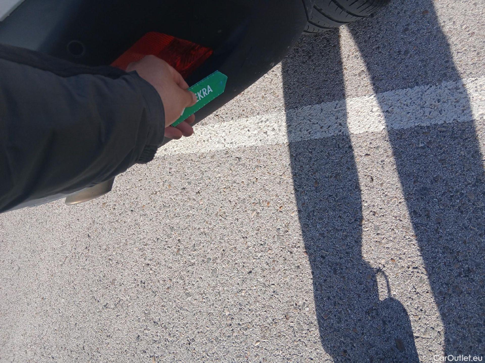  Peugeot  2008 PEUGEOT  / 2019 / 5P / todoterreno Allure BlueHDI 81kW (110CV) #36