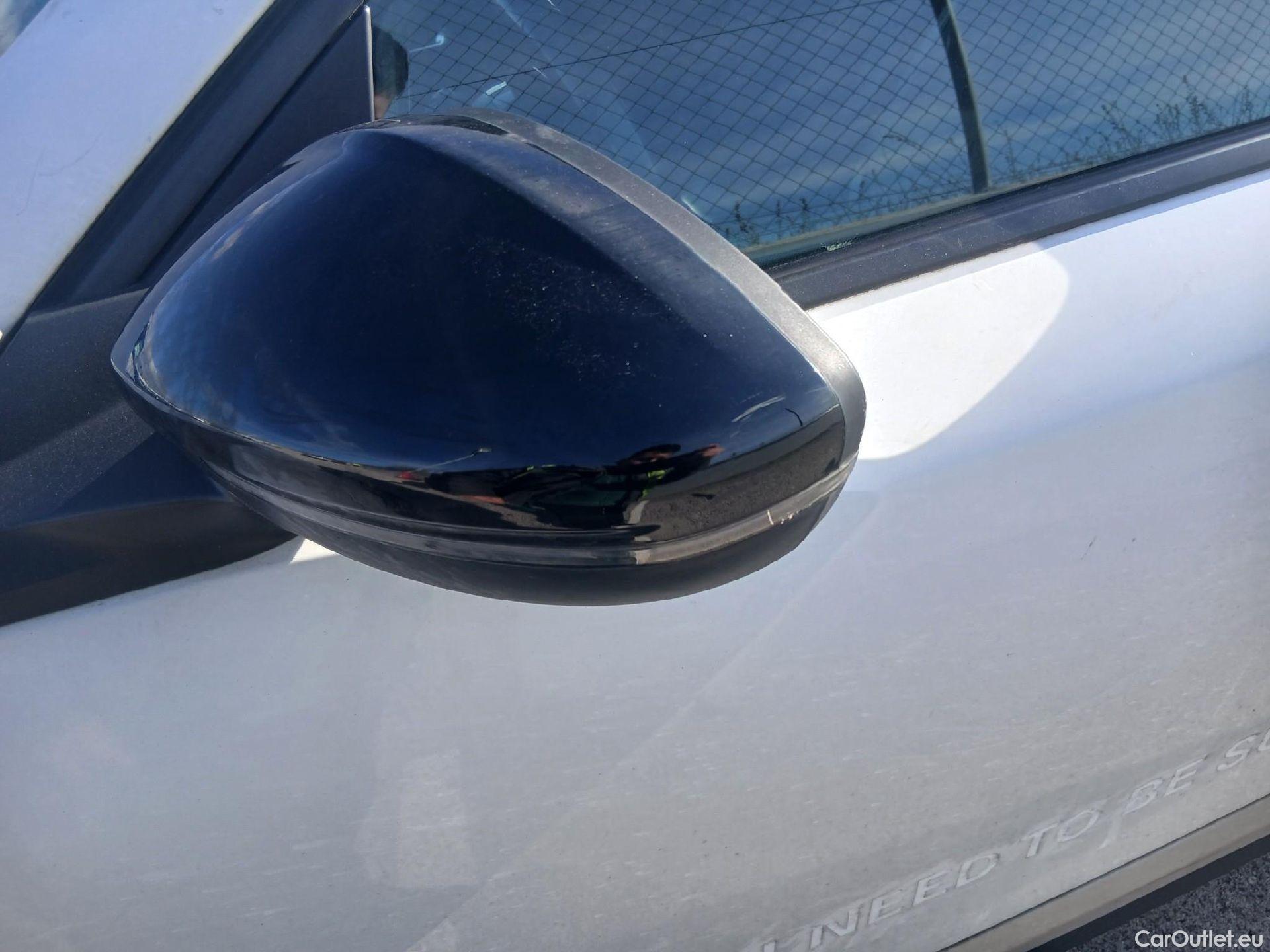  Peugeot  2008 PEUGEOT  / 2019 / 5P / todoterreno Allure BlueHDI 81kW (110CV) #21