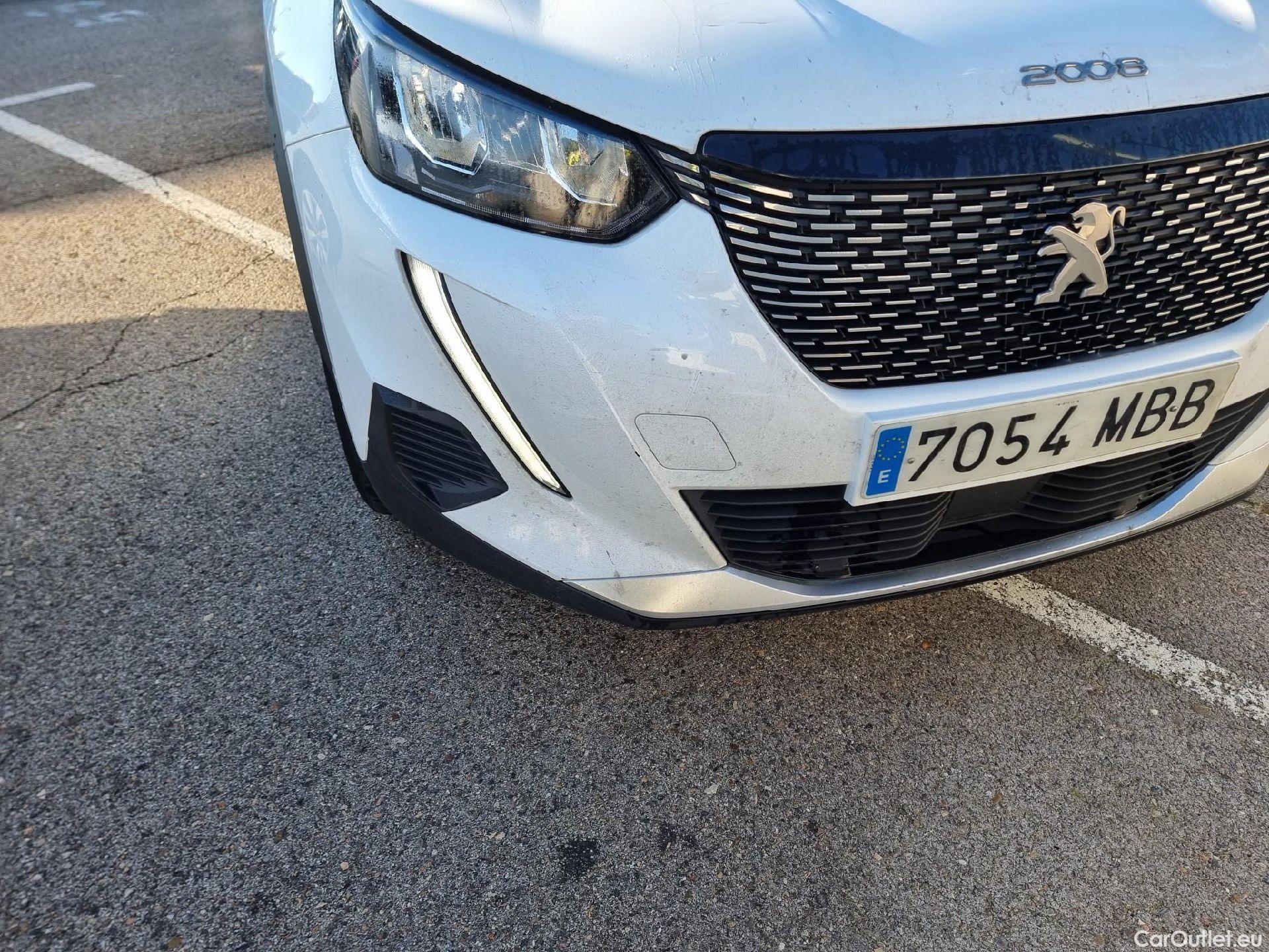  Peugeot  2008 PEUGEOT  / 2019 / 5P / todoterreno Allure BlueHDI 81kW (110CV) #3