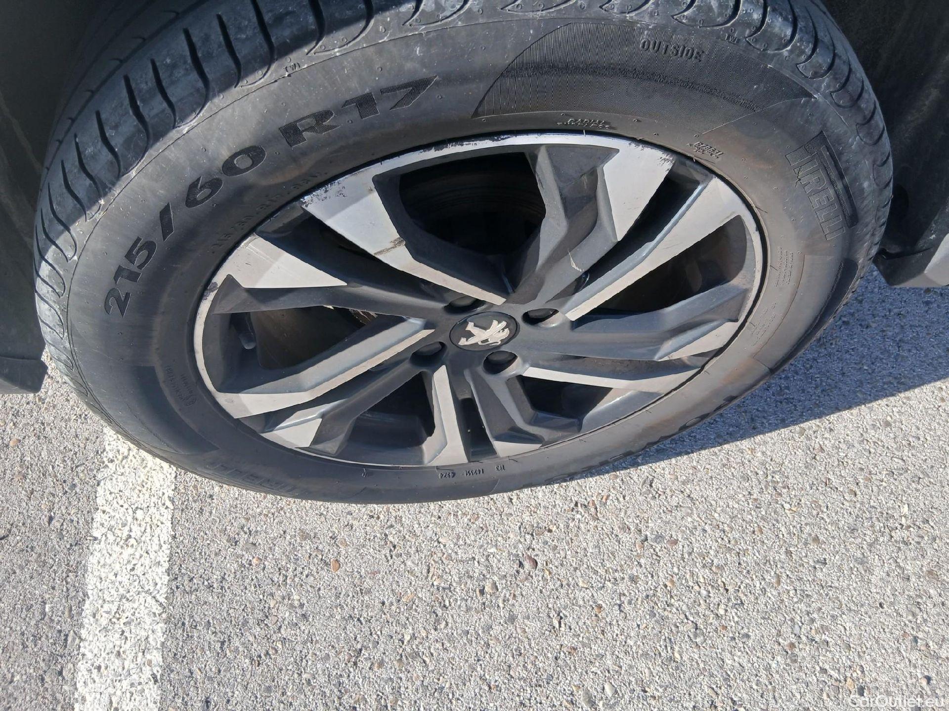  Peugeot  2008 PEUGEOT  / 2019 / 5P / todoterreno Allure BlueHDI 81kW (110CV) #39