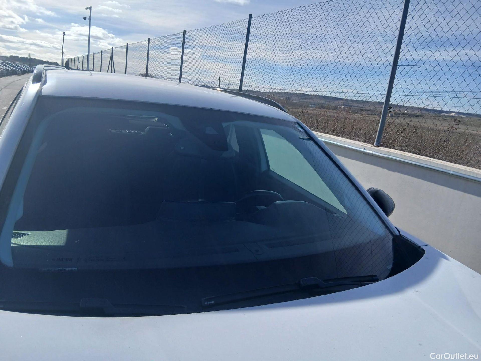  Peugeot  2008 PEUGEOT  / 2019 / 5P / todoterreno Allure BlueHDI 81kW (110CV) #15