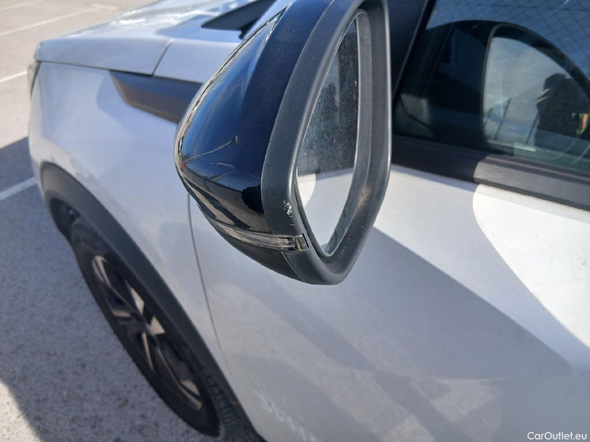  Peugeot  2008 PEUGEOT  / 2019 / 5P / todoterreno Allure BlueHDI 81kW (110CV) #23