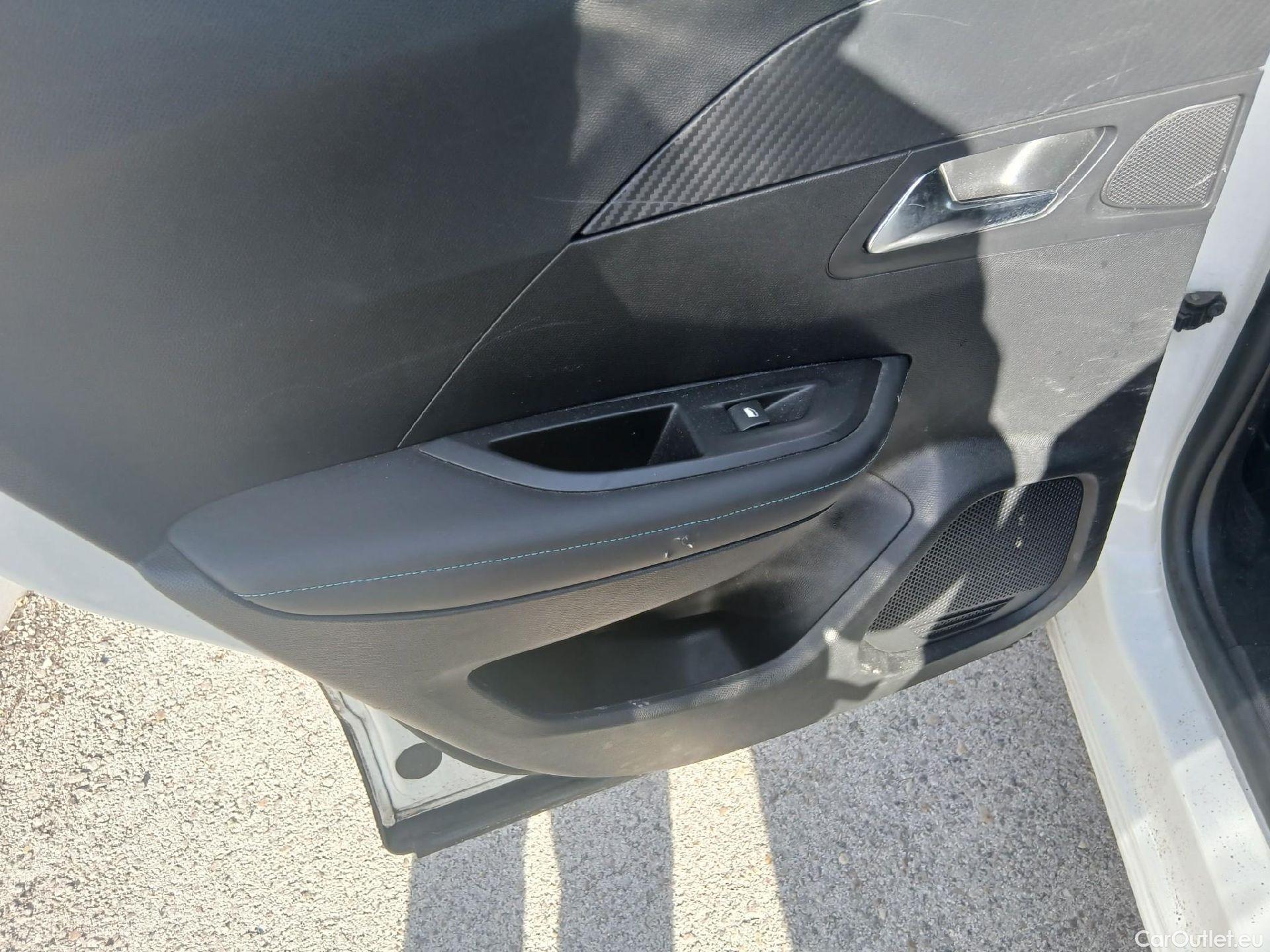  Peugeot  2008 PEUGEOT  / 2019 / 5P / todoterreno Allure BlueHDI 81kW (110CV) #7