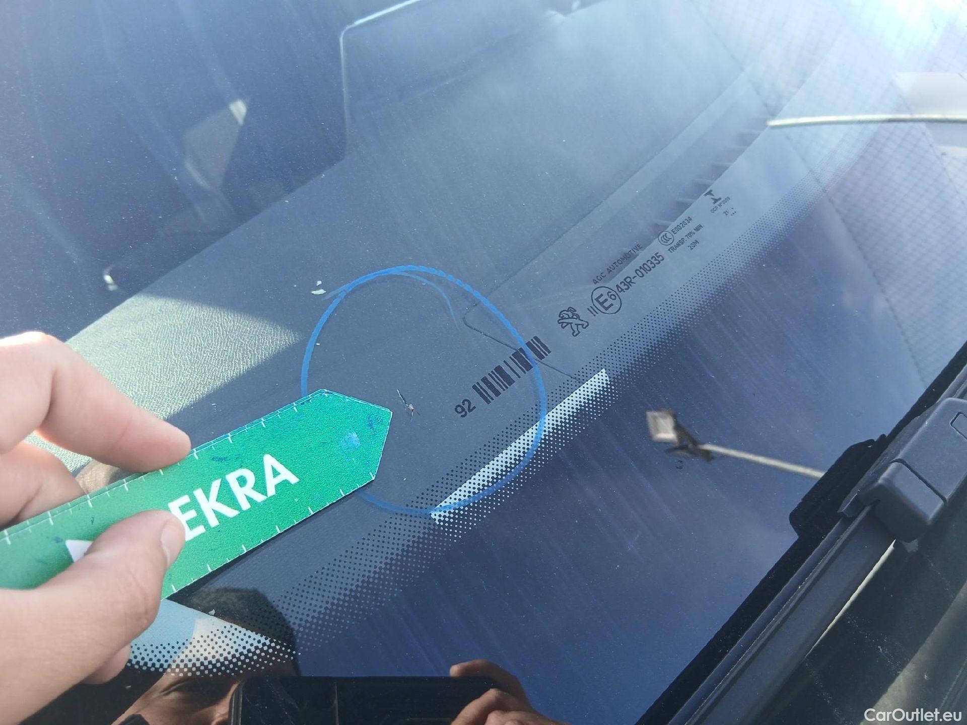  Peugeot  2008 PEUGEOT  / 2019 / 5P / todoterreno Allure BlueHDI 81kW (110CV) #16