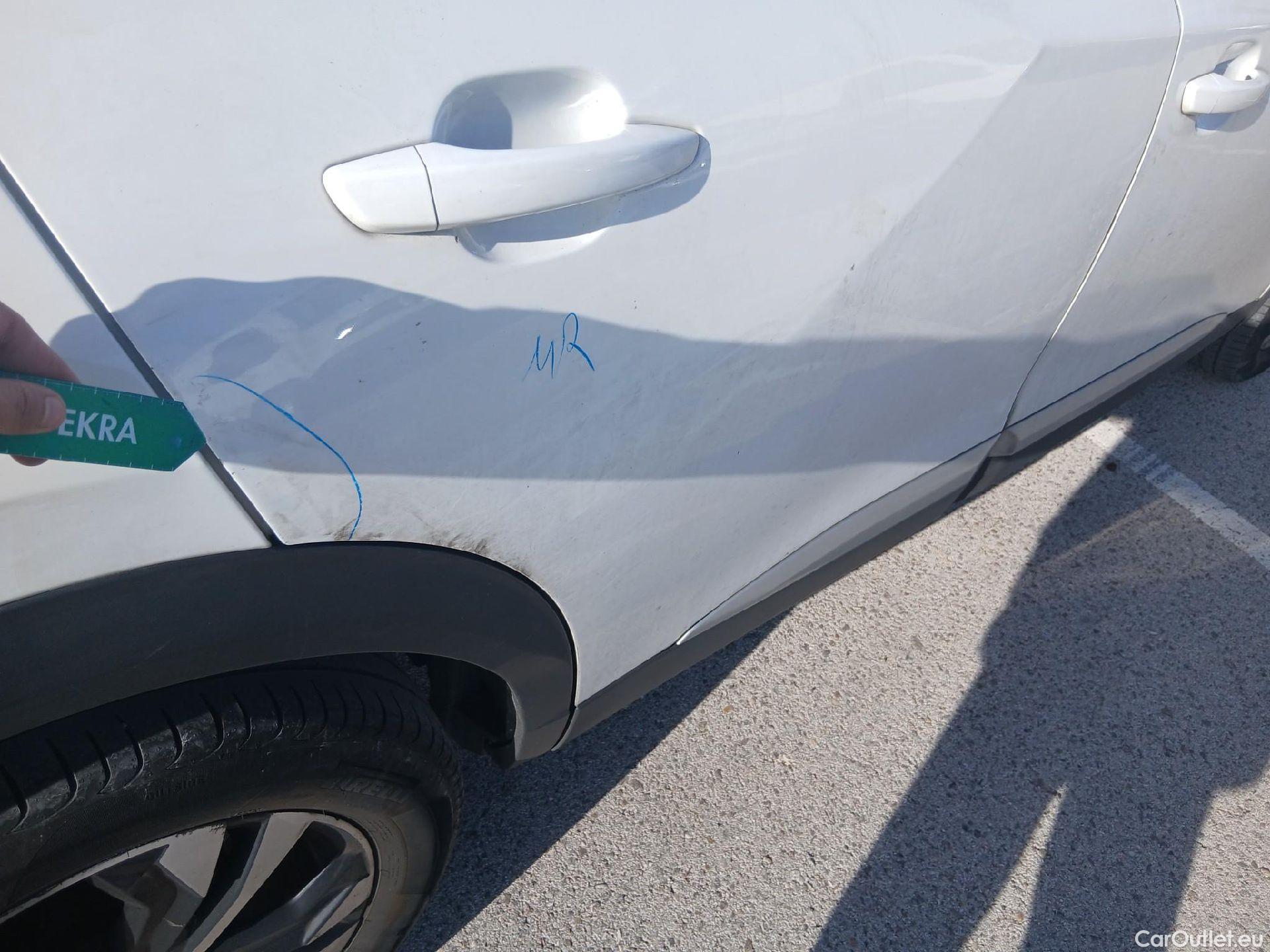  Peugeot  2008 PEUGEOT  / 2019 / 5P / todoterreno Allure BlueHDI 81kW (110CV) #38