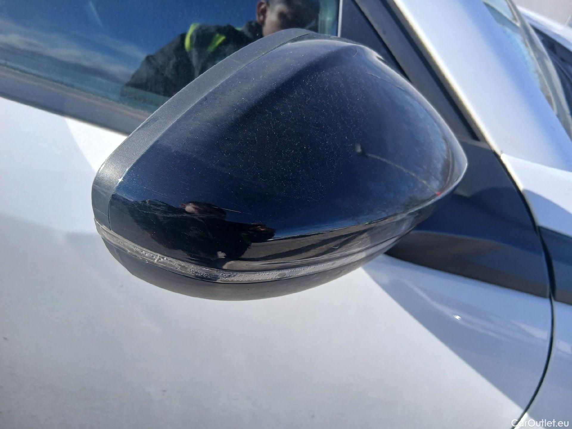  Peugeot  2008 PEUGEOT  / 2019 / 5P / todoterreno Allure BlueHDI 81kW (110CV) #43