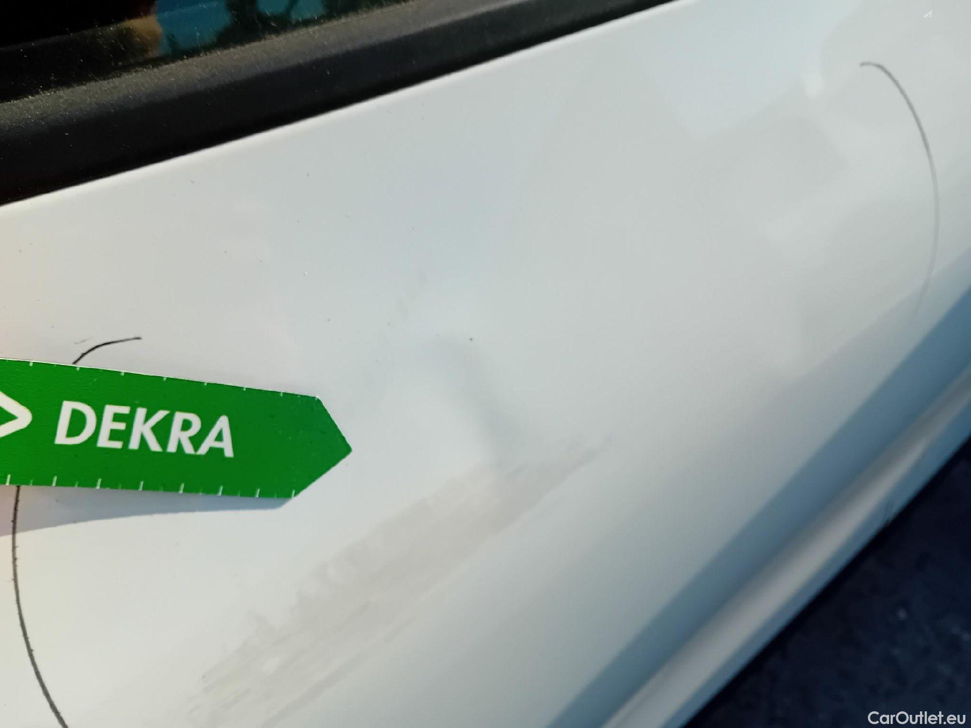  Renault  Clio RENAULT  / 2019 / 5P / berlina con portón Intens TCe 67 kW (91CV) (AC) #18