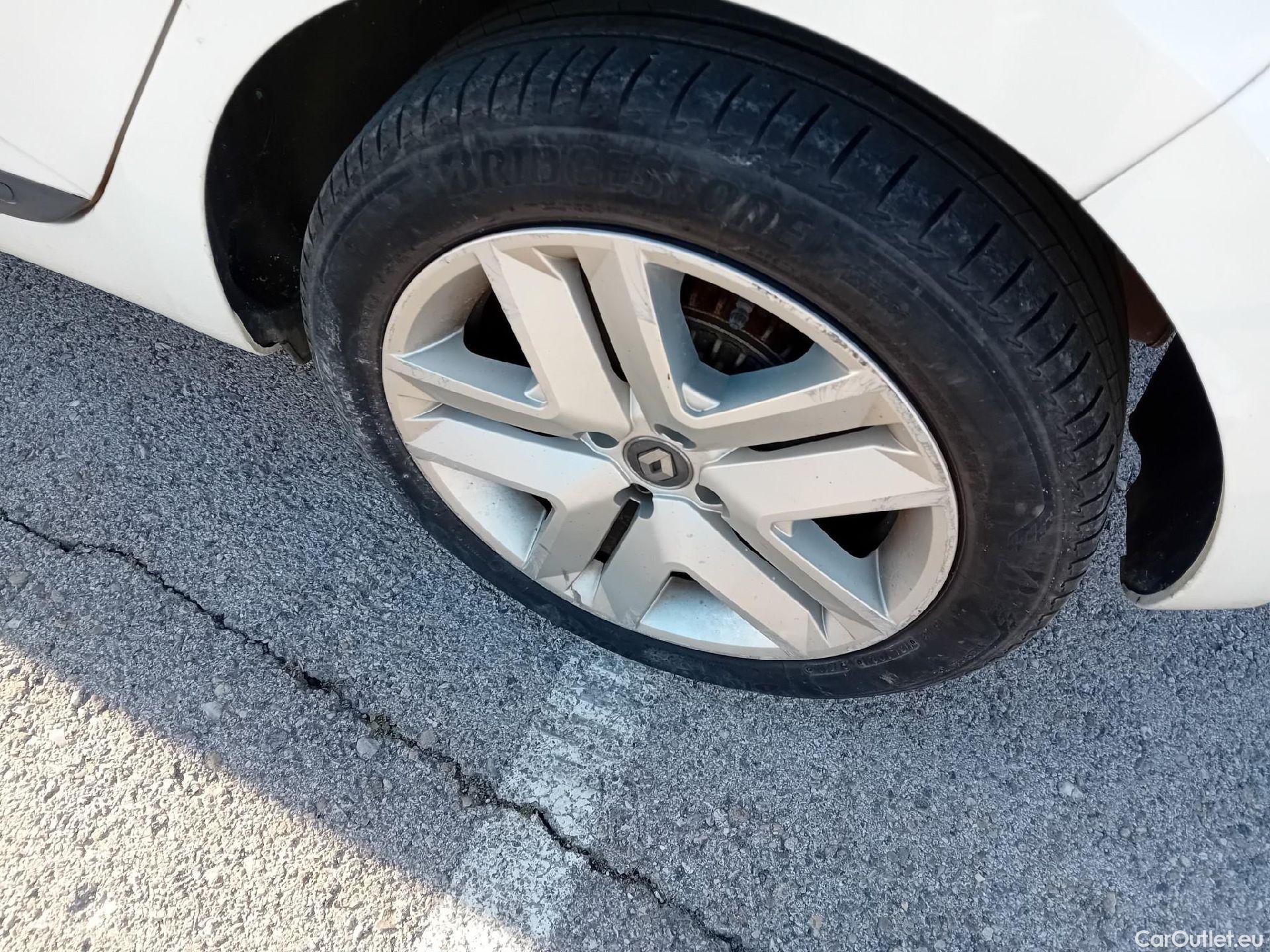  Renault  Clio RENAULT  / 2019 / 5P / berlina con portón Intens TCe 67 kW (91CV) (AC) #8