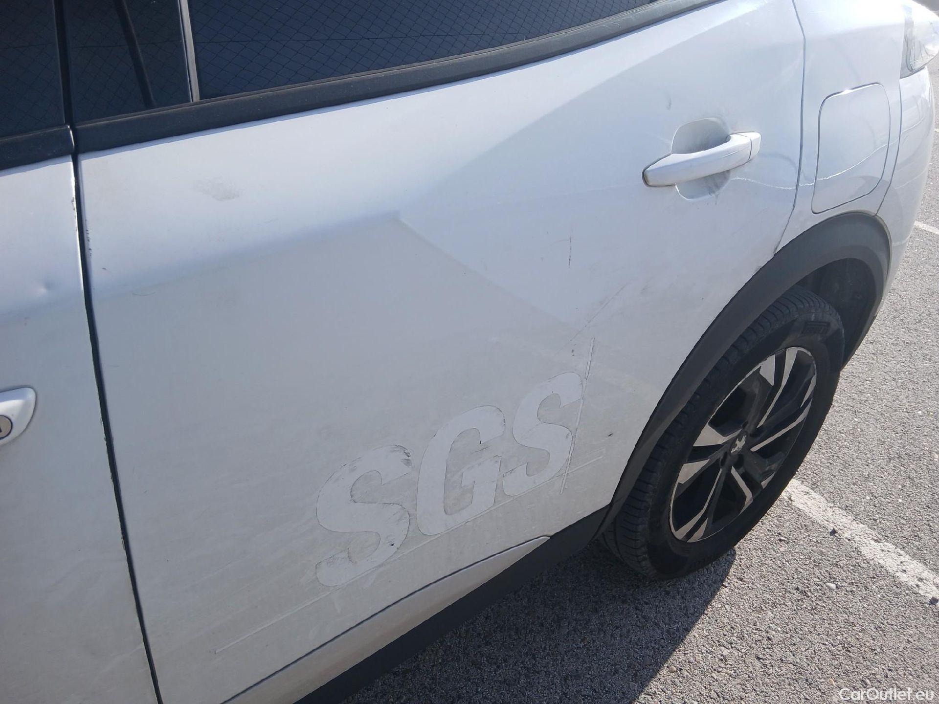  Peugeot  2008 PEUGEOT  / 2019 / 5P / todoterreno Allure BlueHDI 81kW (110CV) #26