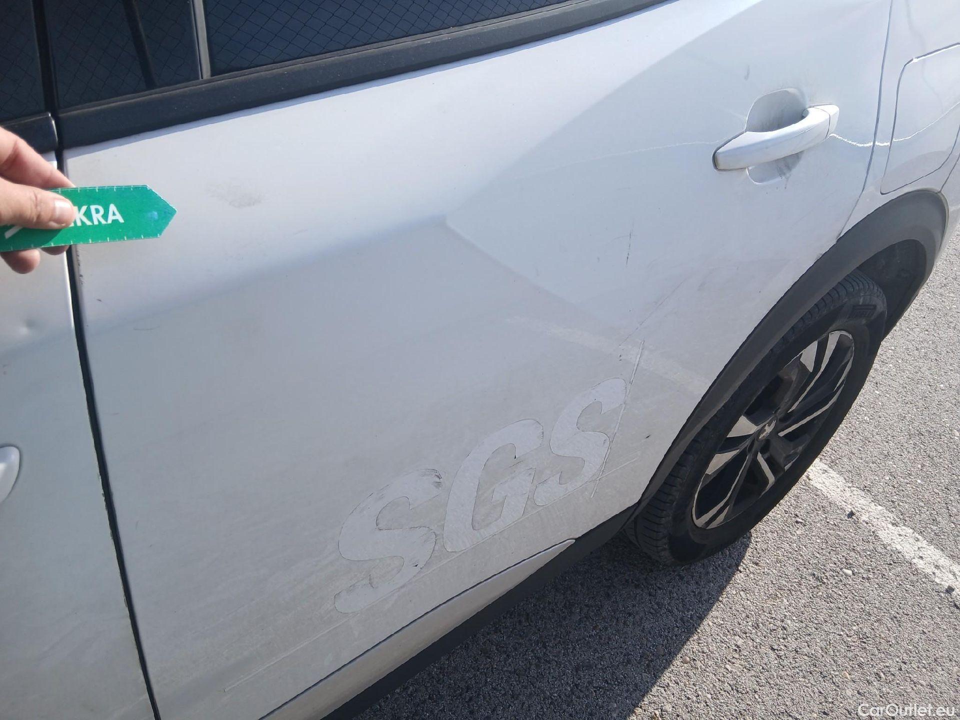  Peugeot  2008 PEUGEOT  / 2019 / 5P / todoterreno Allure BlueHDI 81kW (110CV) #25