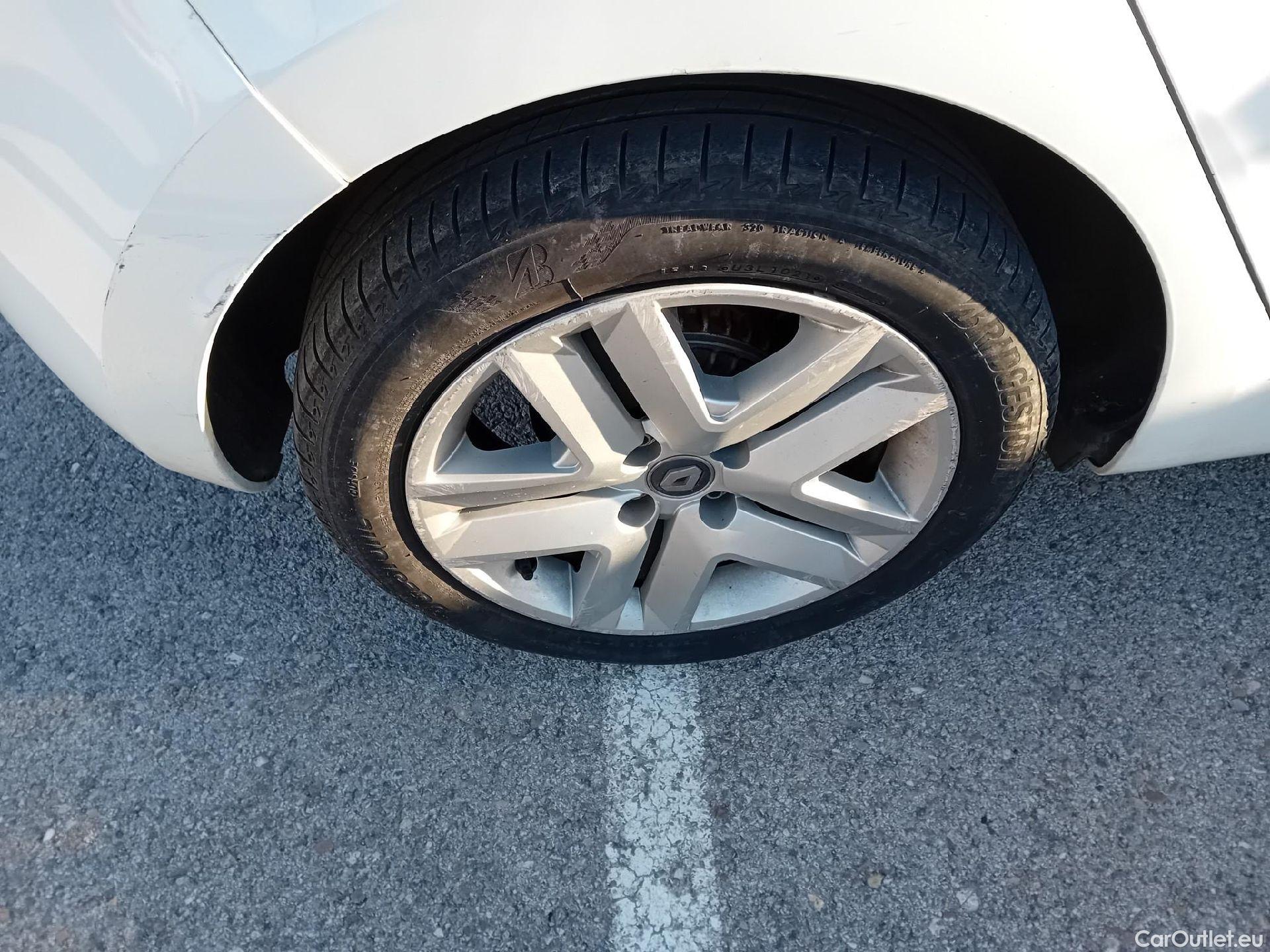  Renault  Clio RENAULT  / 2019 / 5P / berlina con portón Intens TCe 67 kW (91CV) (AC) #15