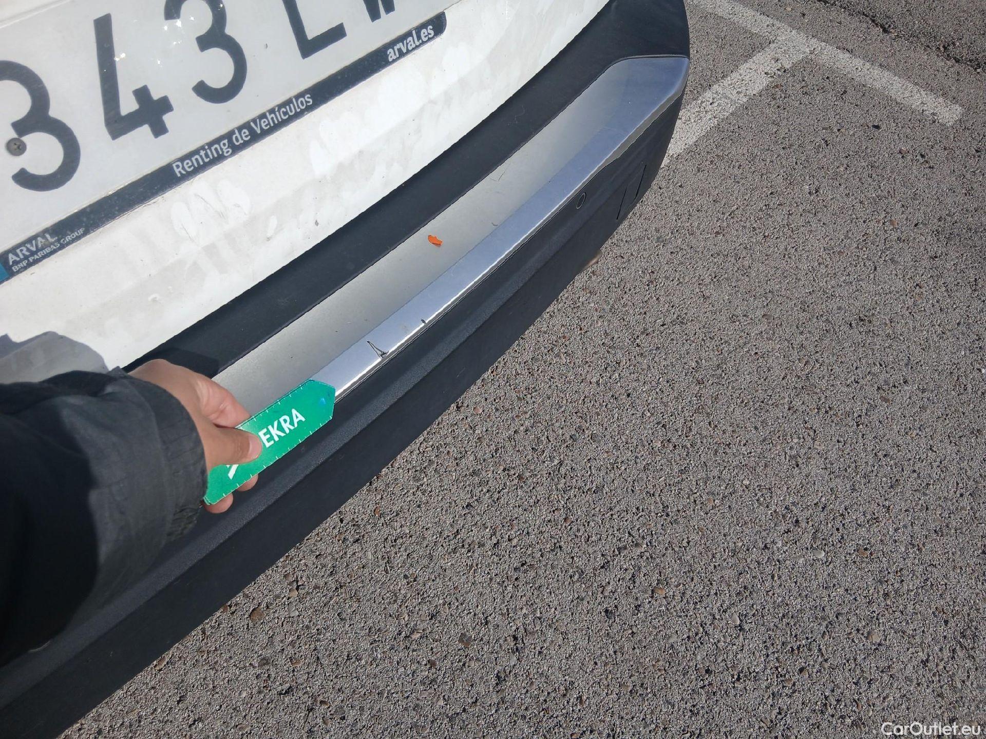  Peugeot  2008 PEUGEOT  / 2019 / 5P / todoterreno Allure BlueHDI 81kW (110CV) #31