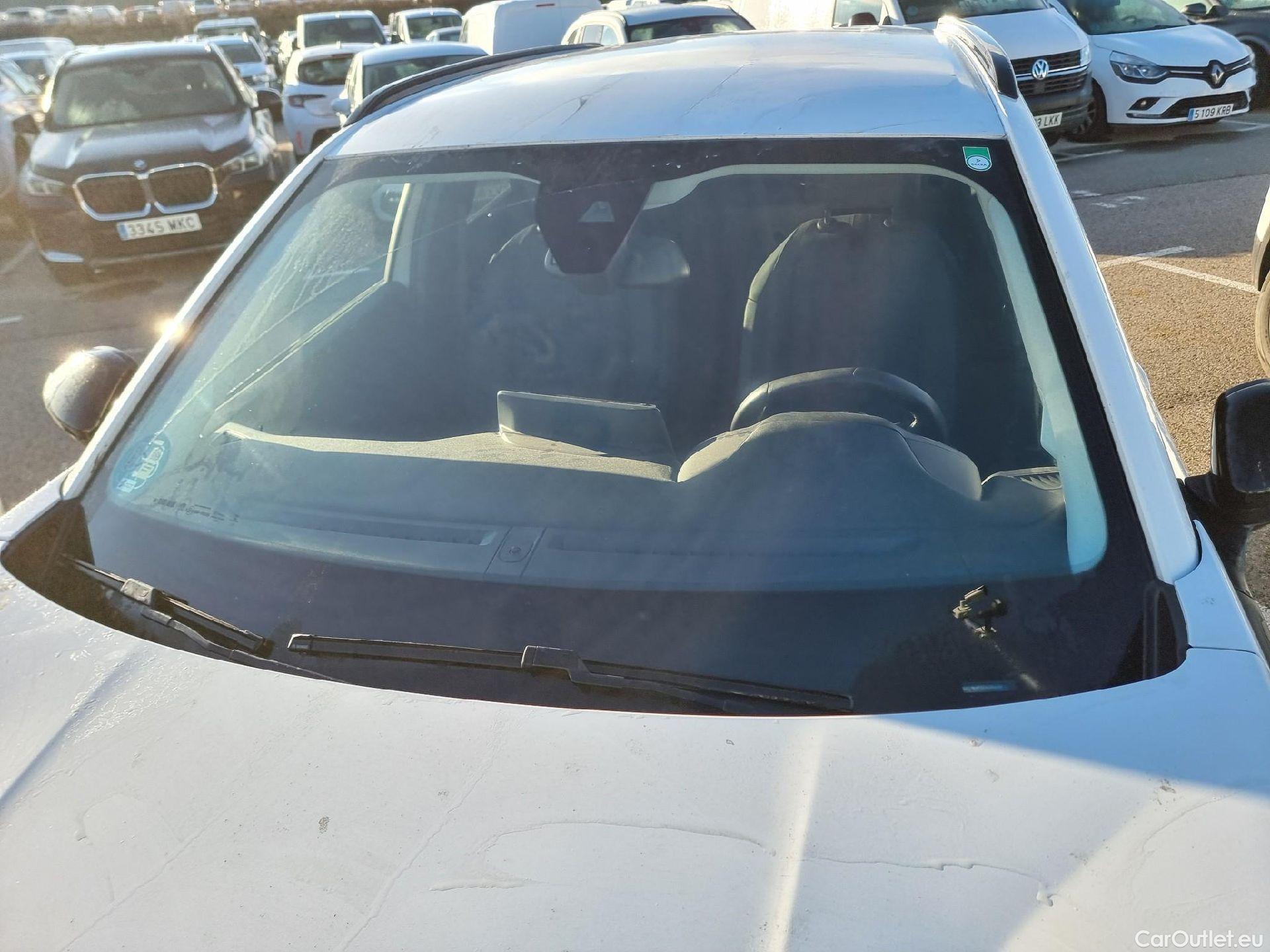  Peugeot  2008 PEUGEOT  / 2019 / 5P / todoterreno Allure BlueHDI 81kW (110CV) #9