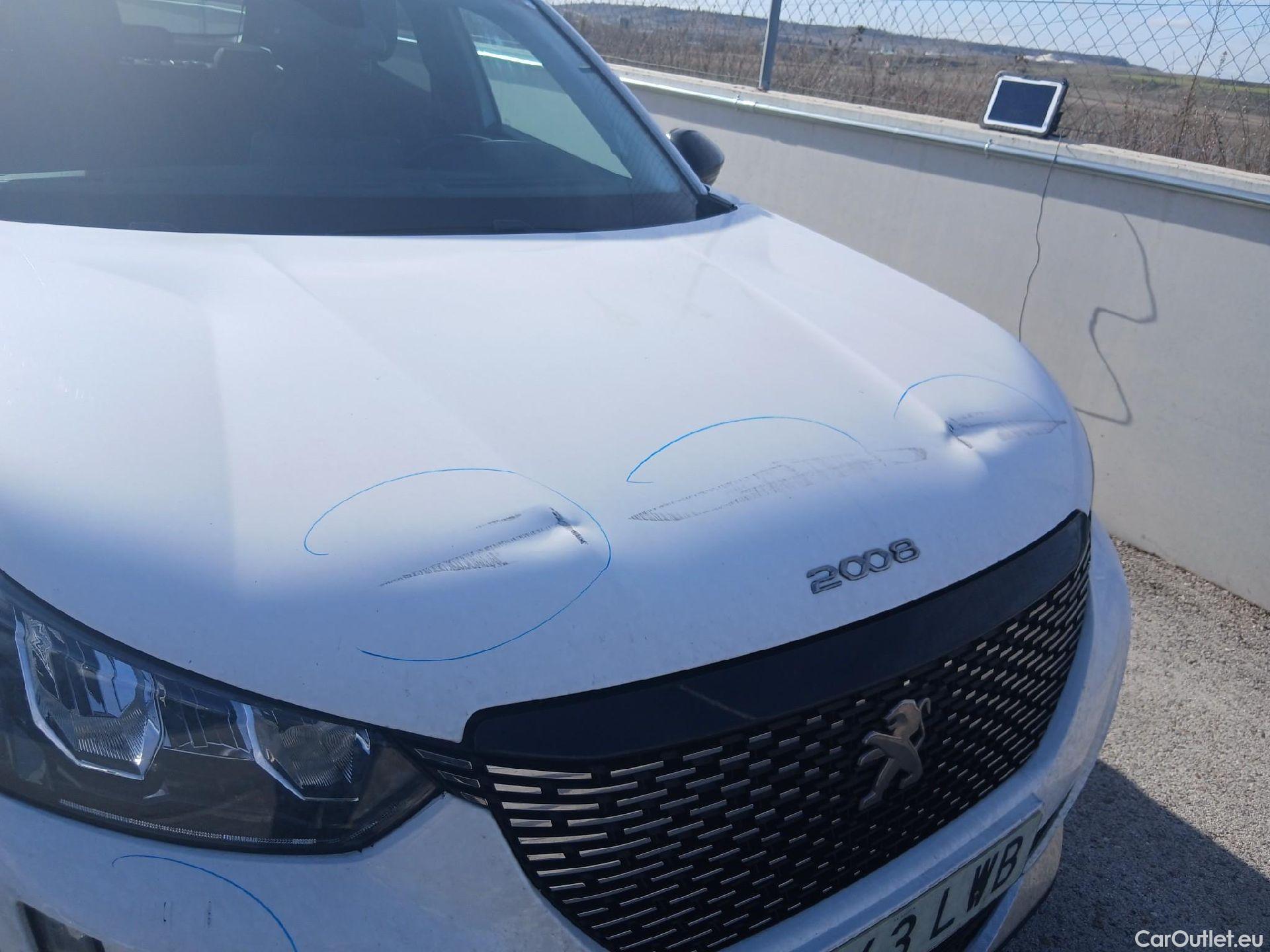  Peugeot  2008 PEUGEOT  / 2019 / 5P / todoterreno Allure BlueHDI 81kW (110CV) #14